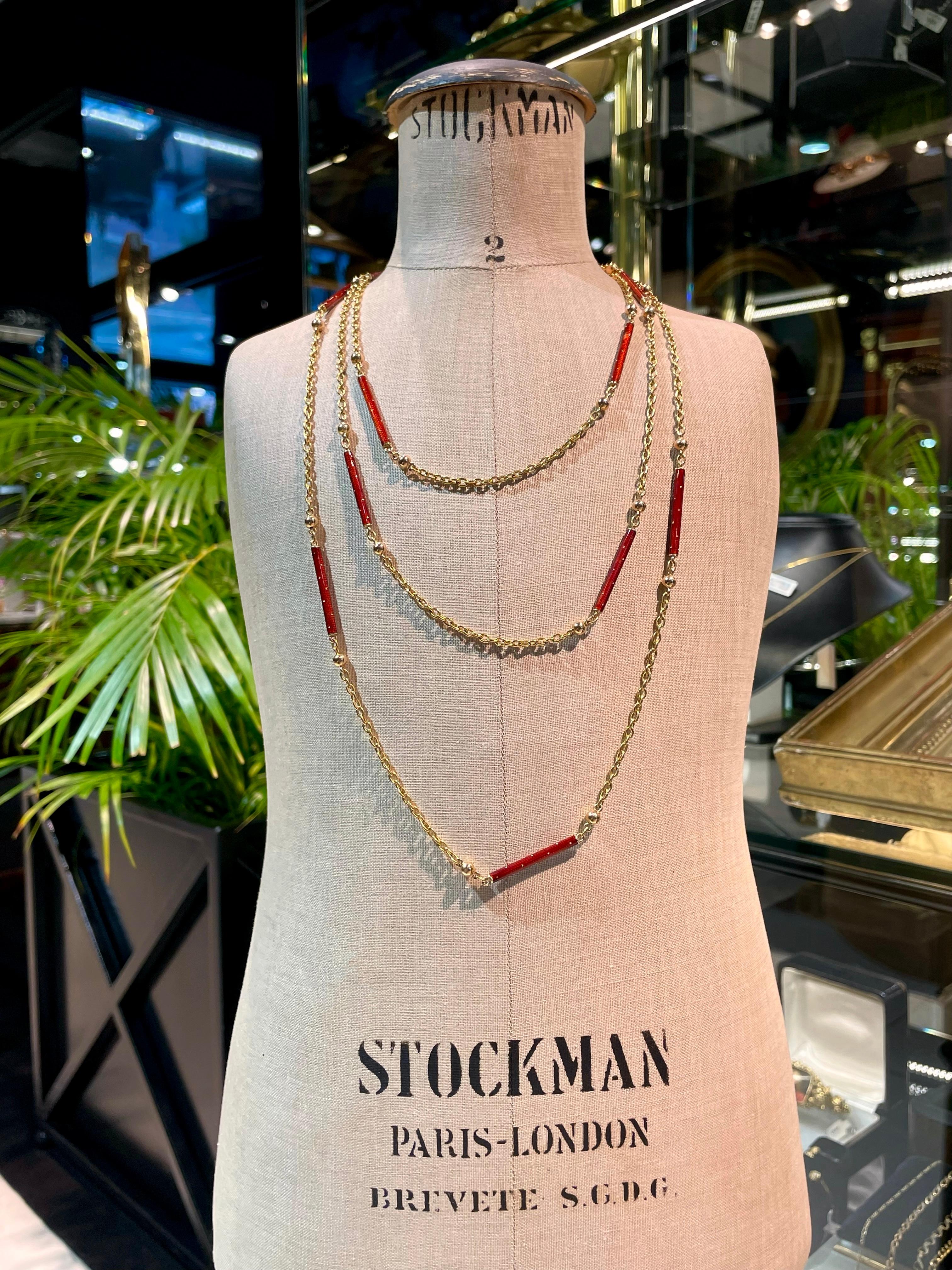 This is a gorgeous long Victorian chain necklace crafted in 18K yellow gold. It features 12 barrel sections adorned with red enamel with polka dots. 

Weight: 51.57g
Whole length: 152cm

———

If you have any questions, please feel free to ask. We