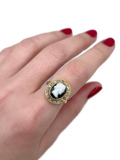 Viktorianischer 14 Karat Gold Lady Chalzedon Kamee 0,20 Karat Diamant Cluster Ring