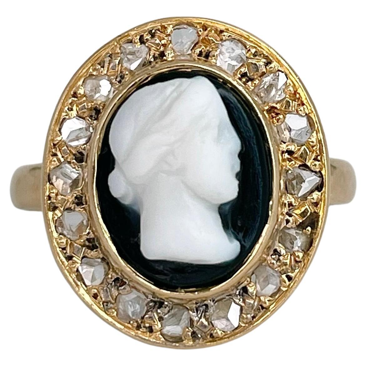 Bague victorienne en or 18 carats tournée vers la droite, camée de femme en calcédoine et diamants