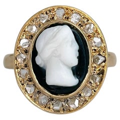 Bague victorienne en or 18 carats tournée vers la droite, camée de femme en calcédoine et diamants