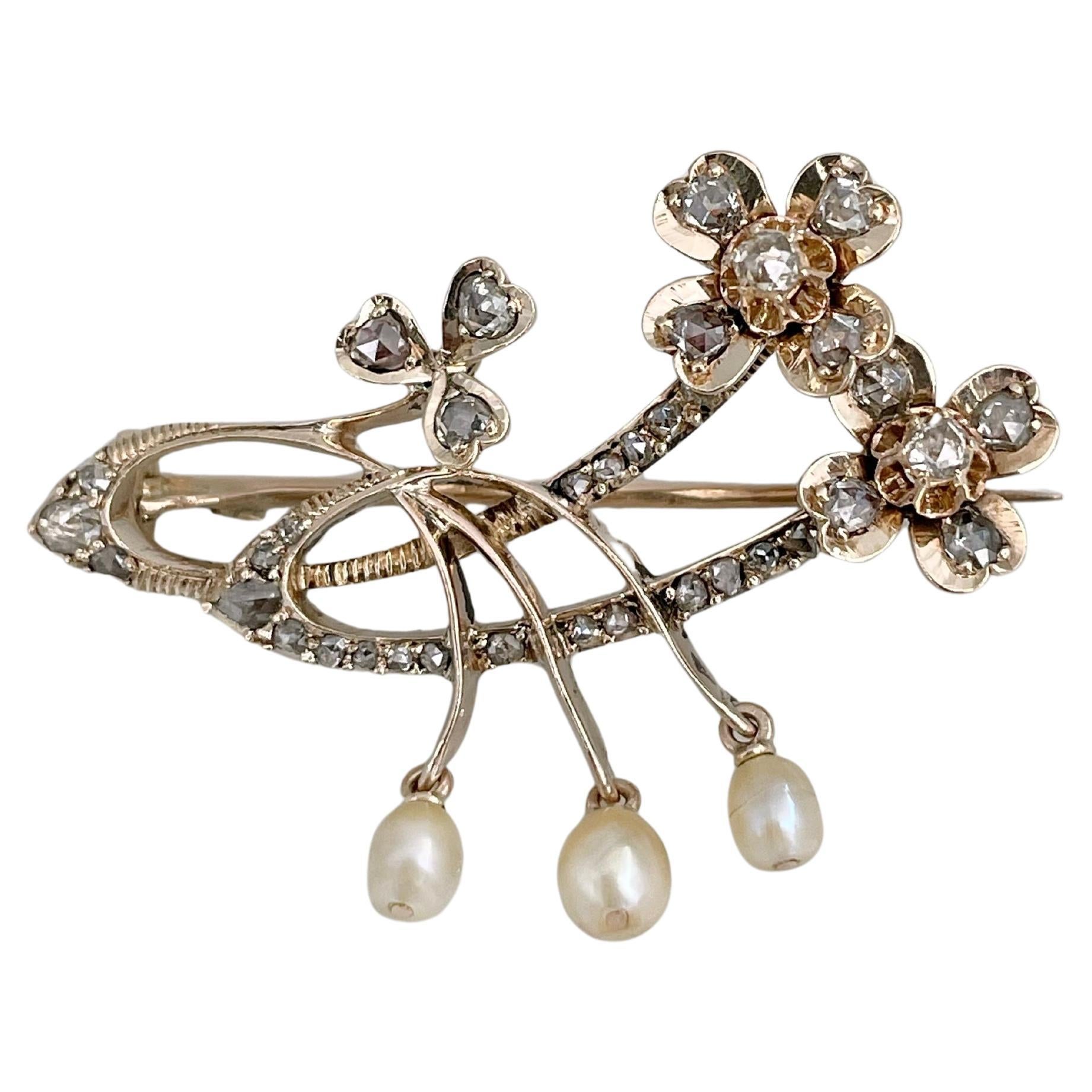 Broche Floral Victoriano de Oro de 18 Kilates con Diamantes talla Rosa y Perlas