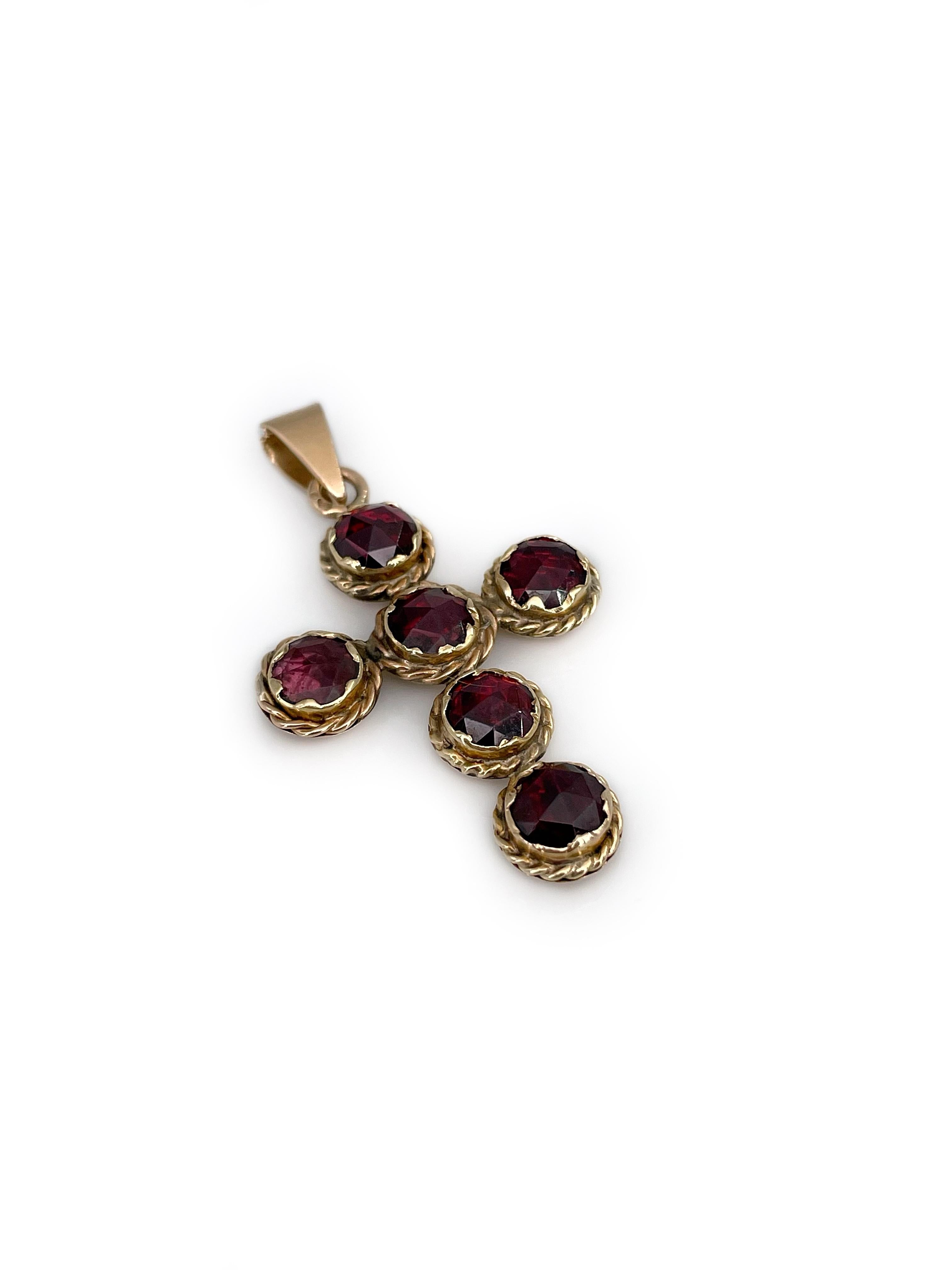 Victorian 14 Karat Gold Rose Cut Red Garnet Cross Pendant In Good Condition For Sale In Vilnius, LT