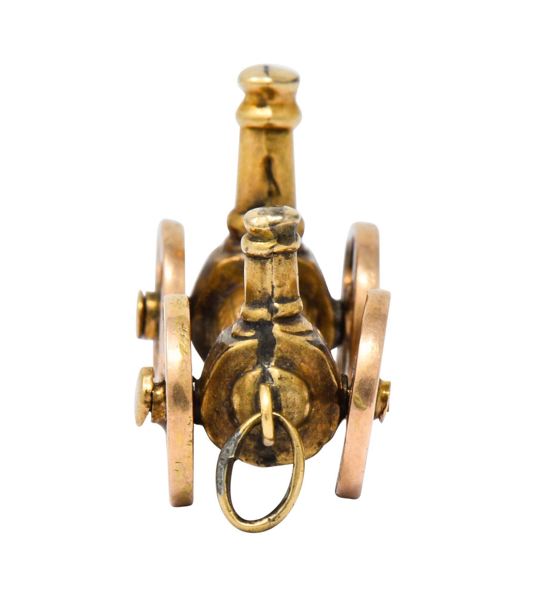 Victorian 18 Karat Two-Tone Gold Antique Steam Engine Locomotive Charm en vente 1