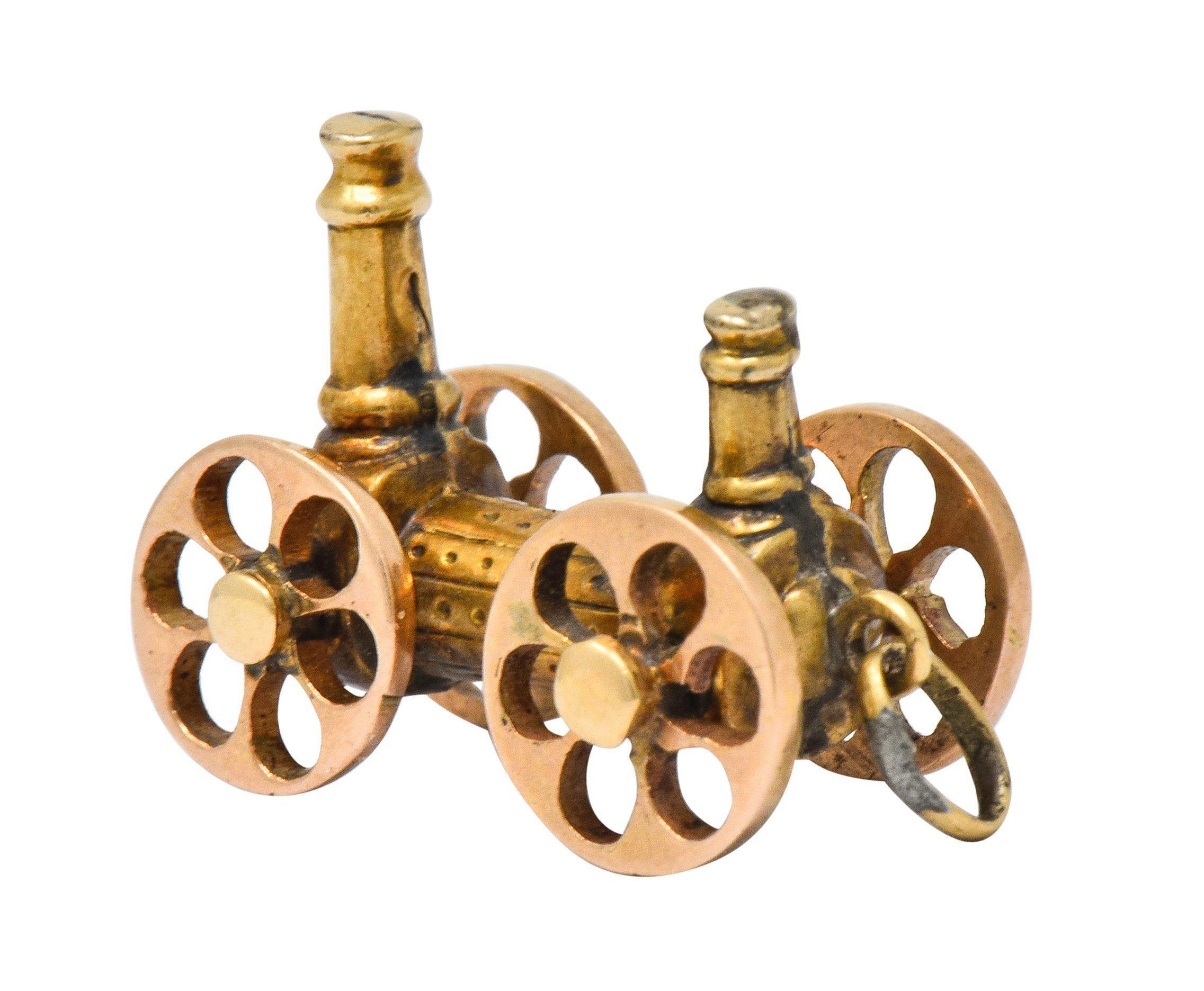 Victorian 18 Karat Two-Tone Gold Antique Steam Engine Locomotive Charm Unisexe en vente