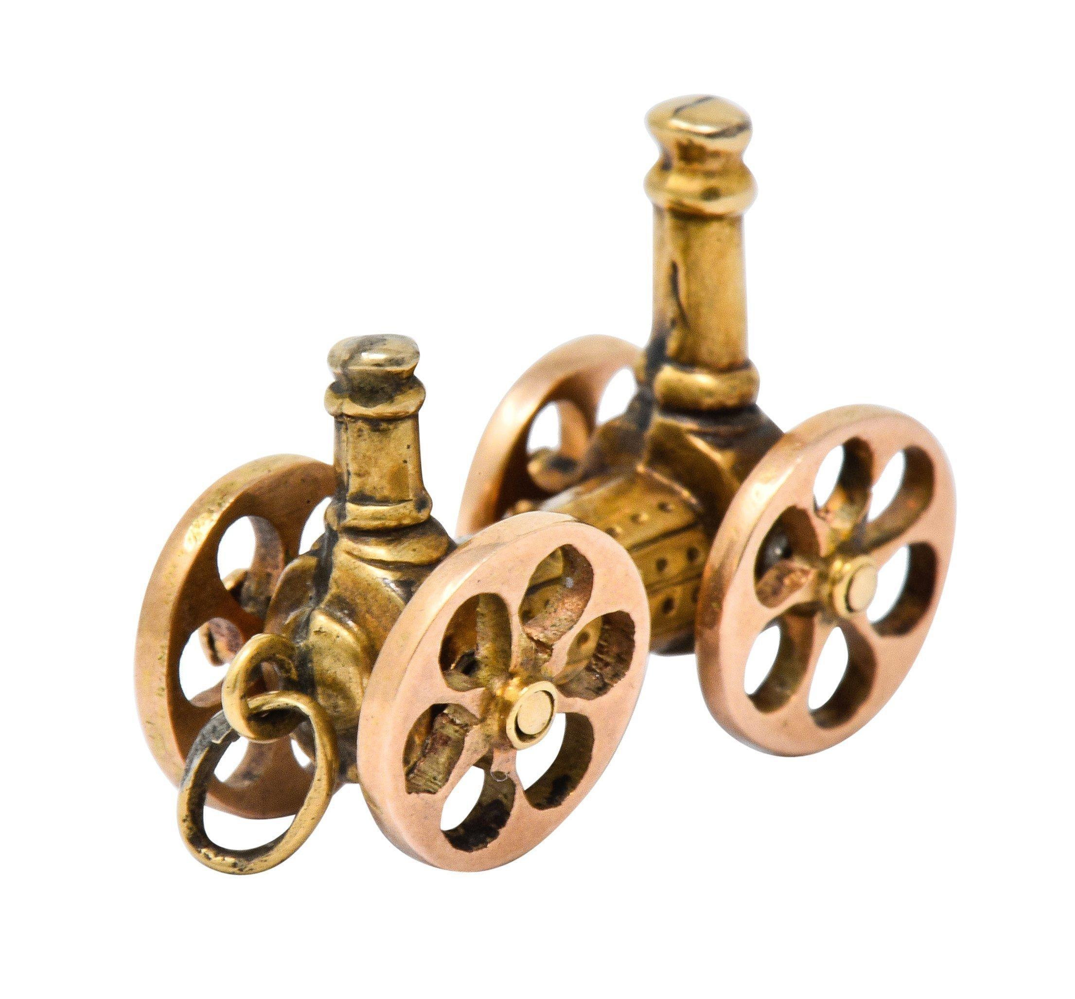 Victorien Victorian 18 Karat Two-Tone Gold Antique Steam Engine Locomotive Charm en vente