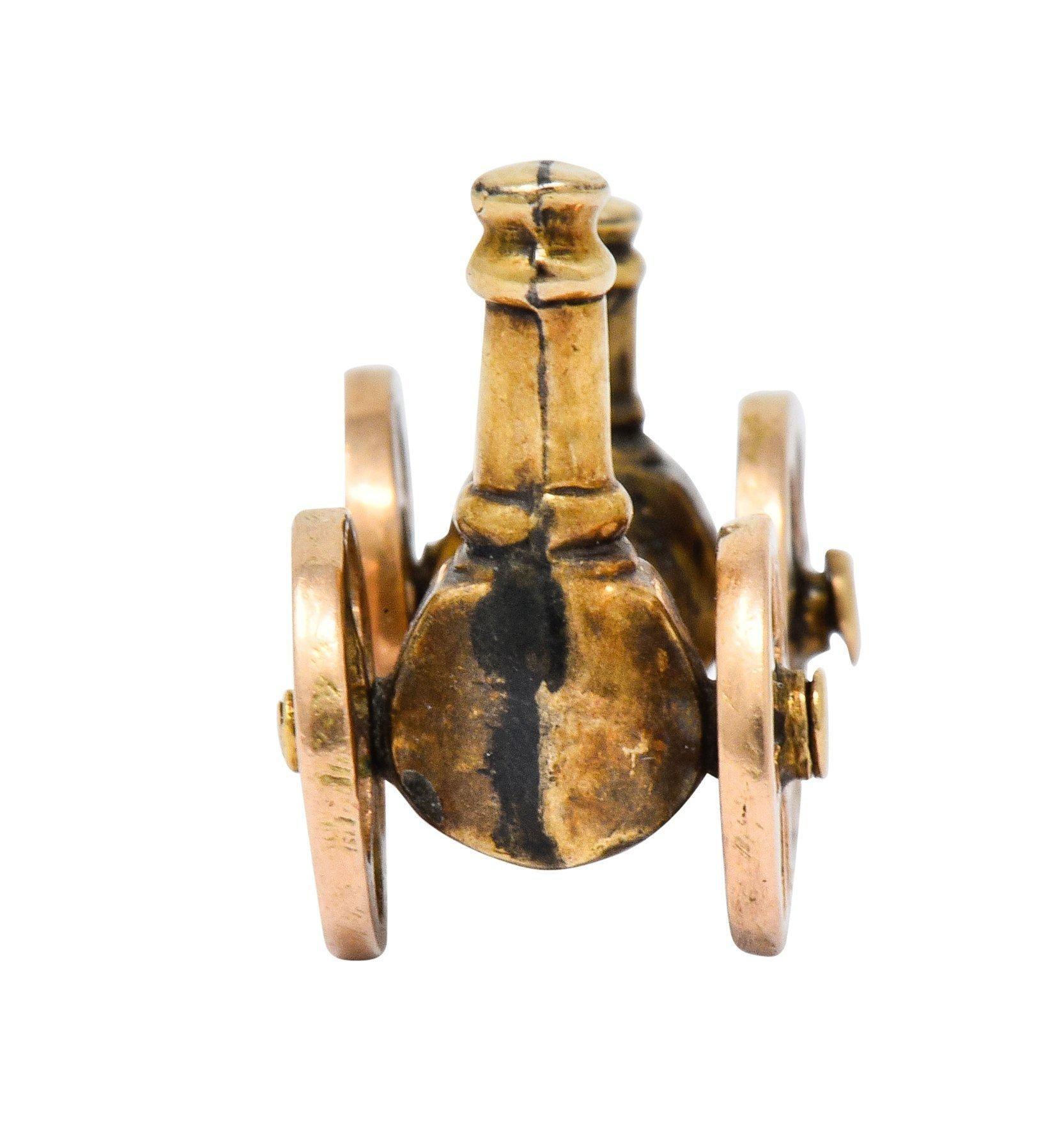 Victorian 18 Karat Two-Tone Gold Antique Steam Engine Locomotive Charm Excellent état - En vente à Philadelphia, PA