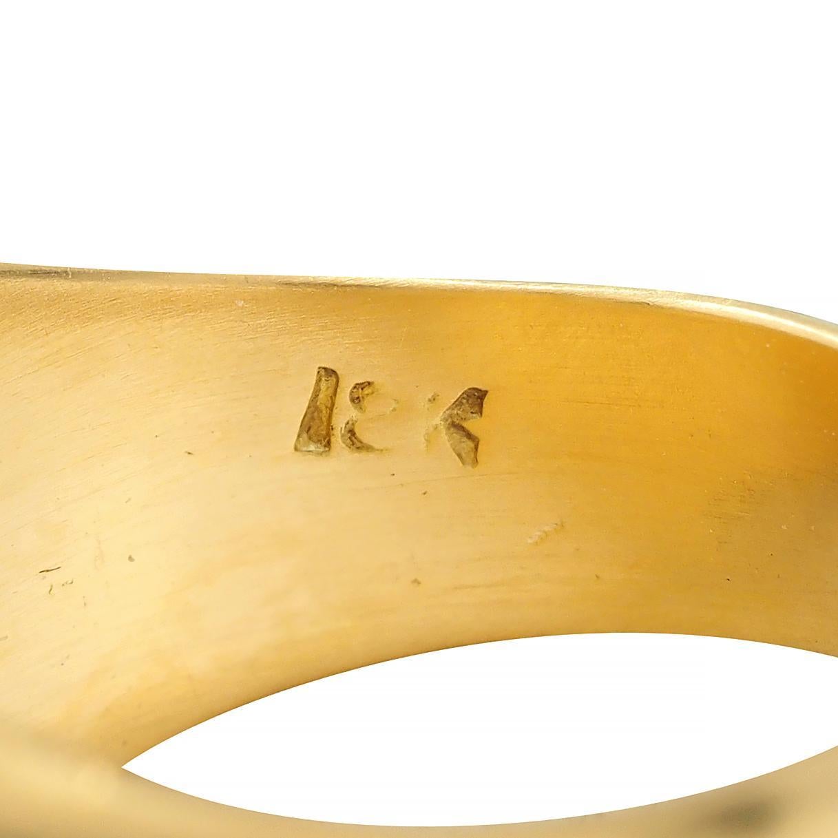 Victorian 18 Karat Yellow Gold Antique Boar Signet Ring For Sale 4