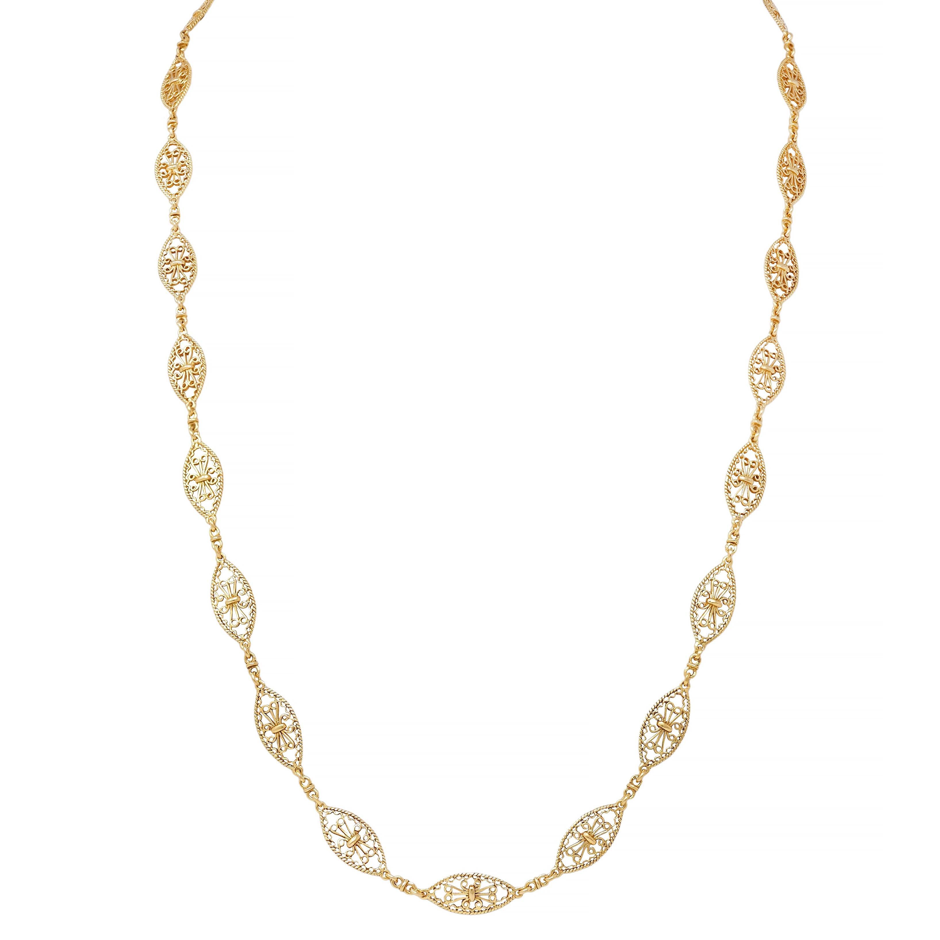 Collana vittoriana in oro giallo 18 carati con catena a maglie navette e fantasia antica in vendita