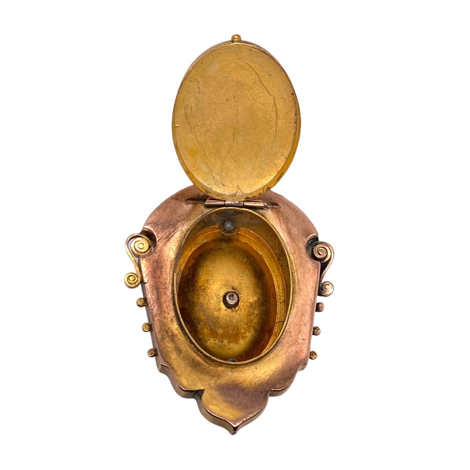 Round Cut Victorian 18 Karat Yellow Gold Antique Locket Pendant