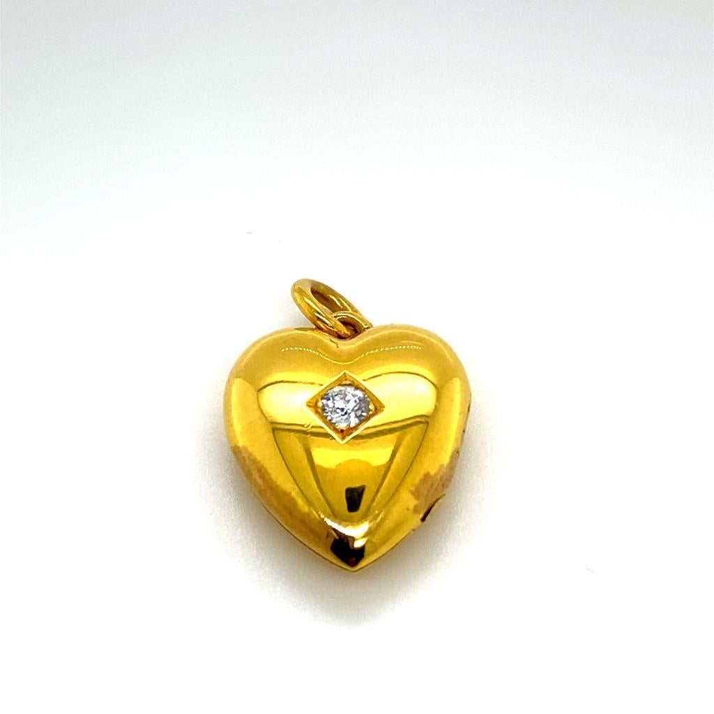 A Victorian 18 karat yellow gold diamond heart locket pendant.

This sweet heart shaped locket pendant, features a single grain set old cut diamond of 0.10 carats approximately, F-G colour, Si2 clarity.

The heart locket is hinged and memorial glass