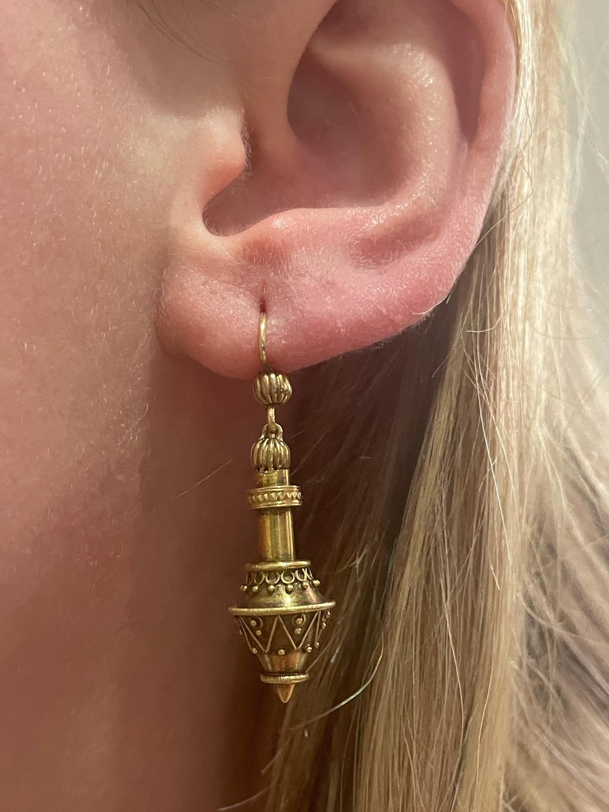 Victorian 18 Karat Yellow Gold Drop Earrings In Good Condition For Sale In London, GB