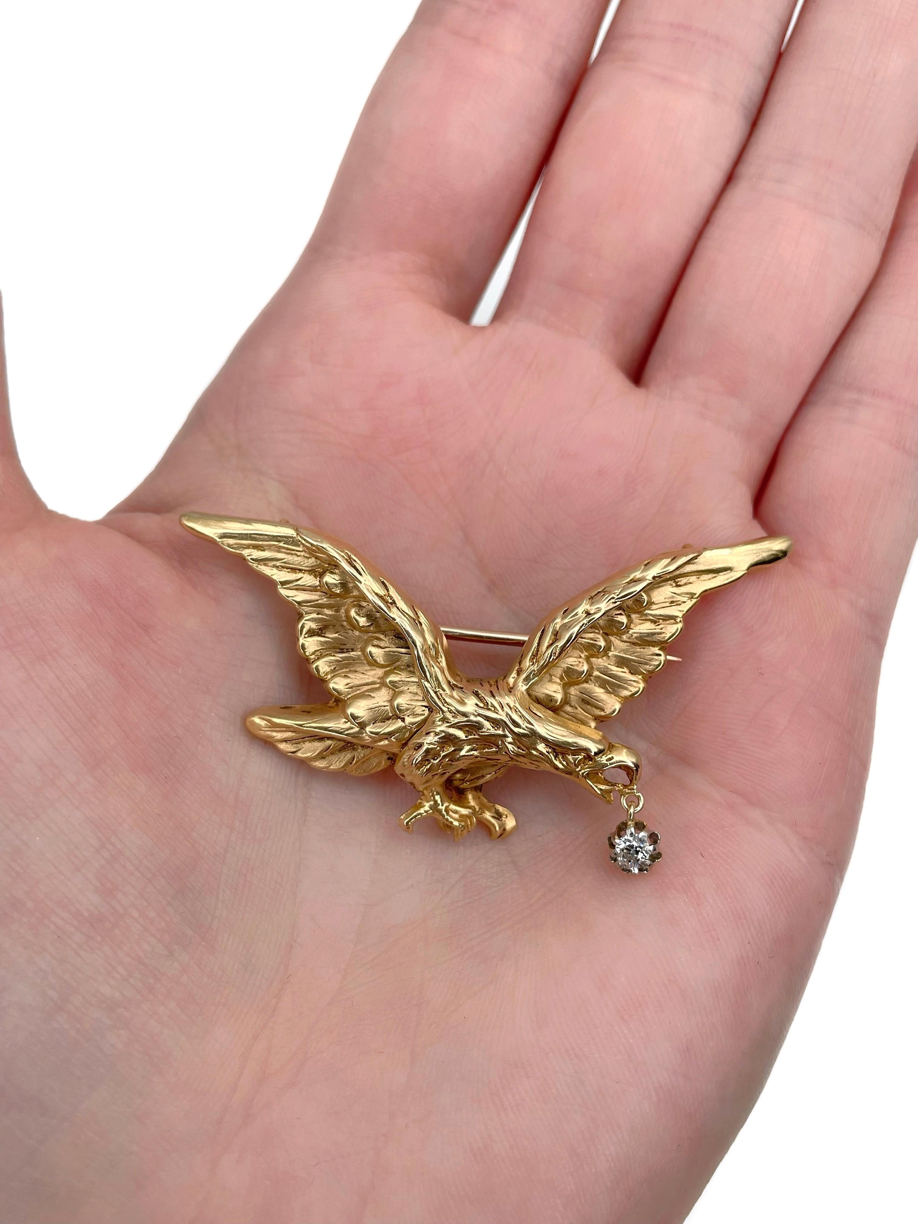This is a Victorian pin brooch crafted in 18K yellow gold. Circa 1880.

The piece depicts an eagle holding old cut diamond in its beak. 

Has a C clasp. 
There are small rings for a chain. 

Weight: 7.53g
Size: 5.5x3cm

———

If you have any