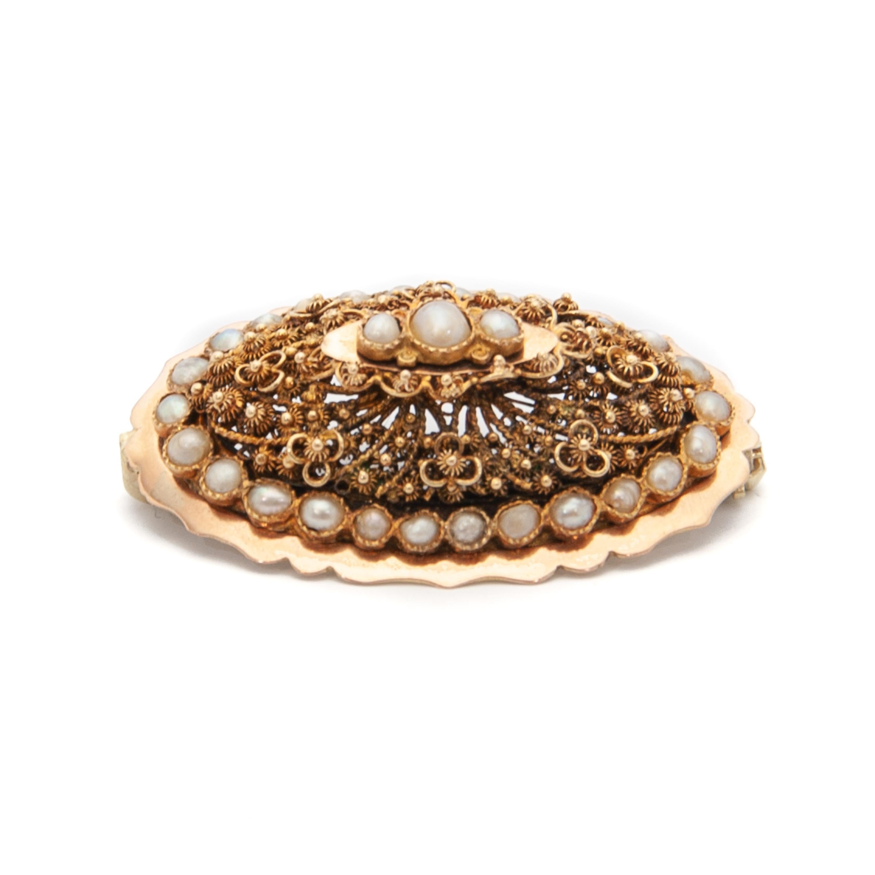 Antique 18K Gold Cannetille and Seed Pearl Brooch In Good Condition For Sale In Rotterdam, NL