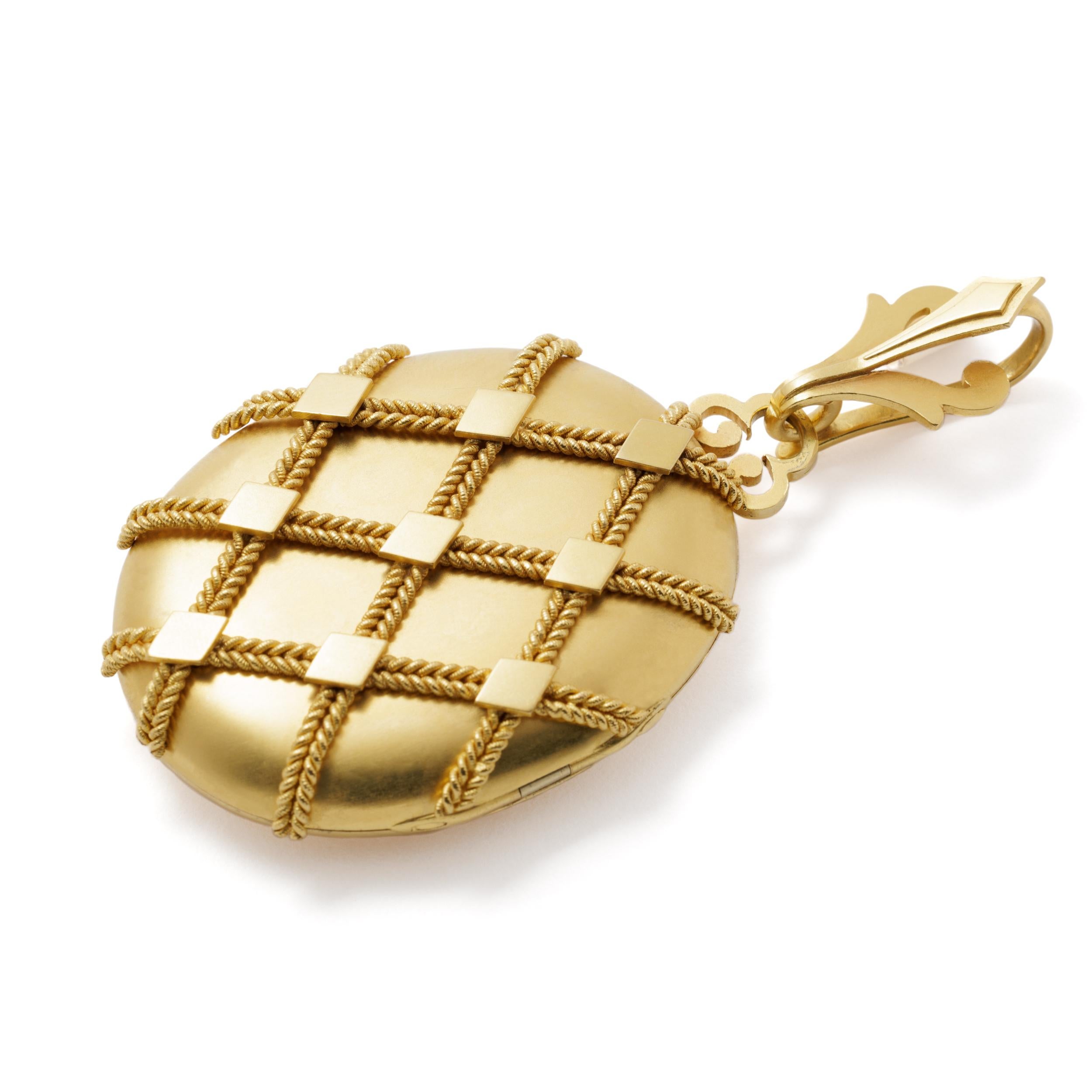 High Victorian Victorian 18 Karat Yellow Gold Large Cross Hatch Motif Locket