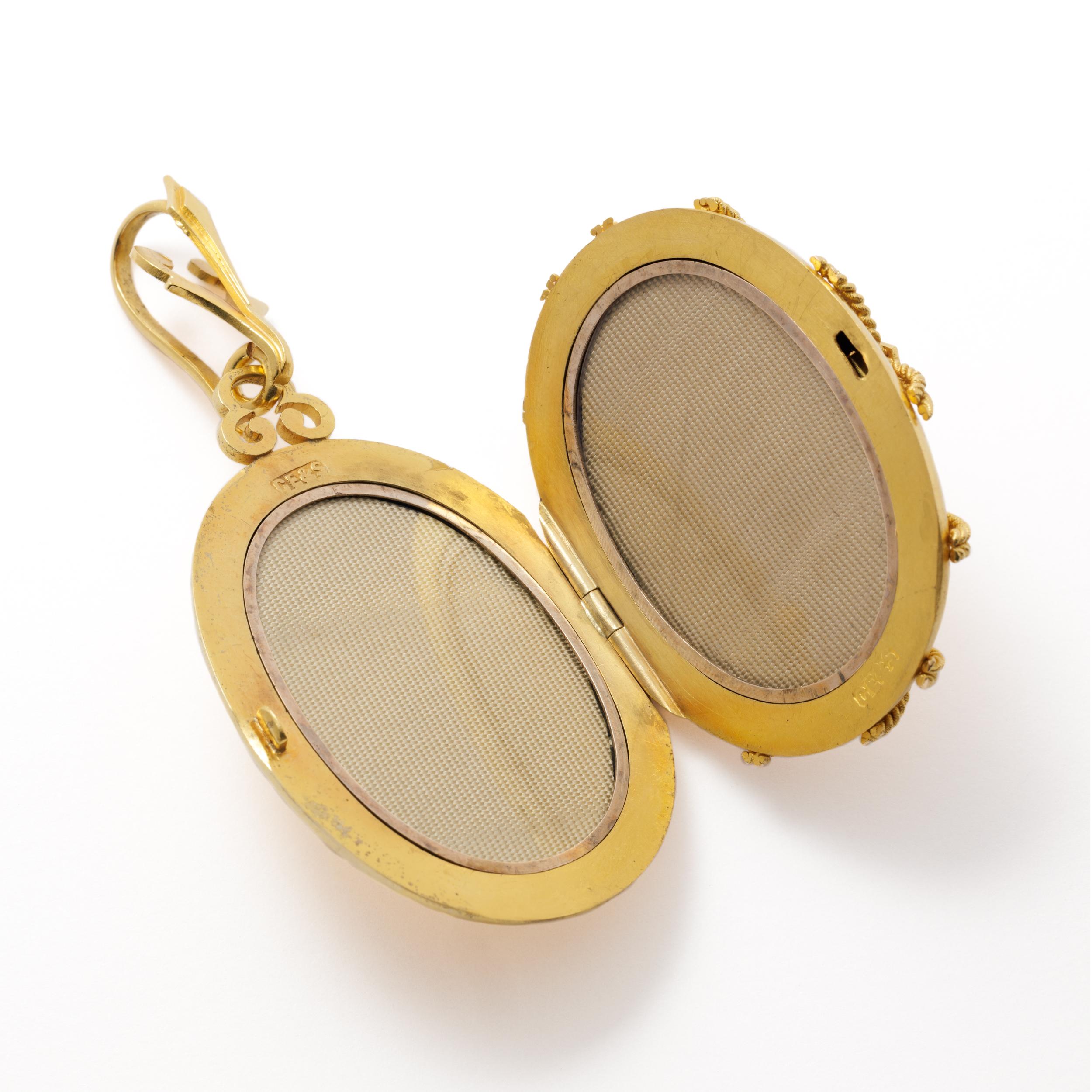 Victorian 18 Karat Yellow Gold Large Cross Hatch Motif Locket 1