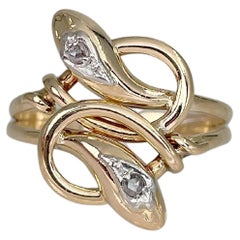 Anillo Victoriano de Oro Amarillo de 18 Kilates con Doble Serpiente de Diamantes talla Rosa