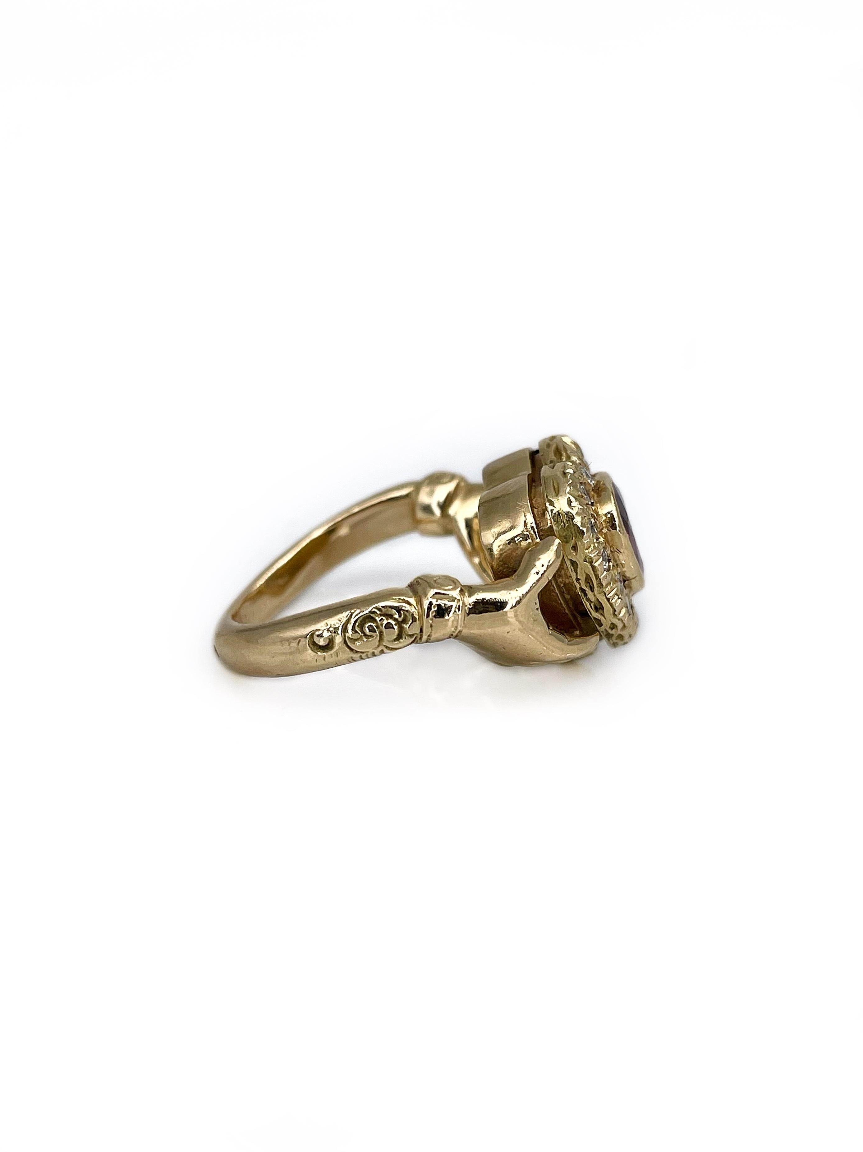 Victorian 18 Karat Yellow Gold Ruby Diamond Claddagh Locket Ring In Good Condition In Vilnius, Vilniaus apskr.