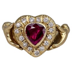 Viktorianischer Claddagh Medaillon-Ring aus 18 Karat Gelbgold mit Rubin und Diamant