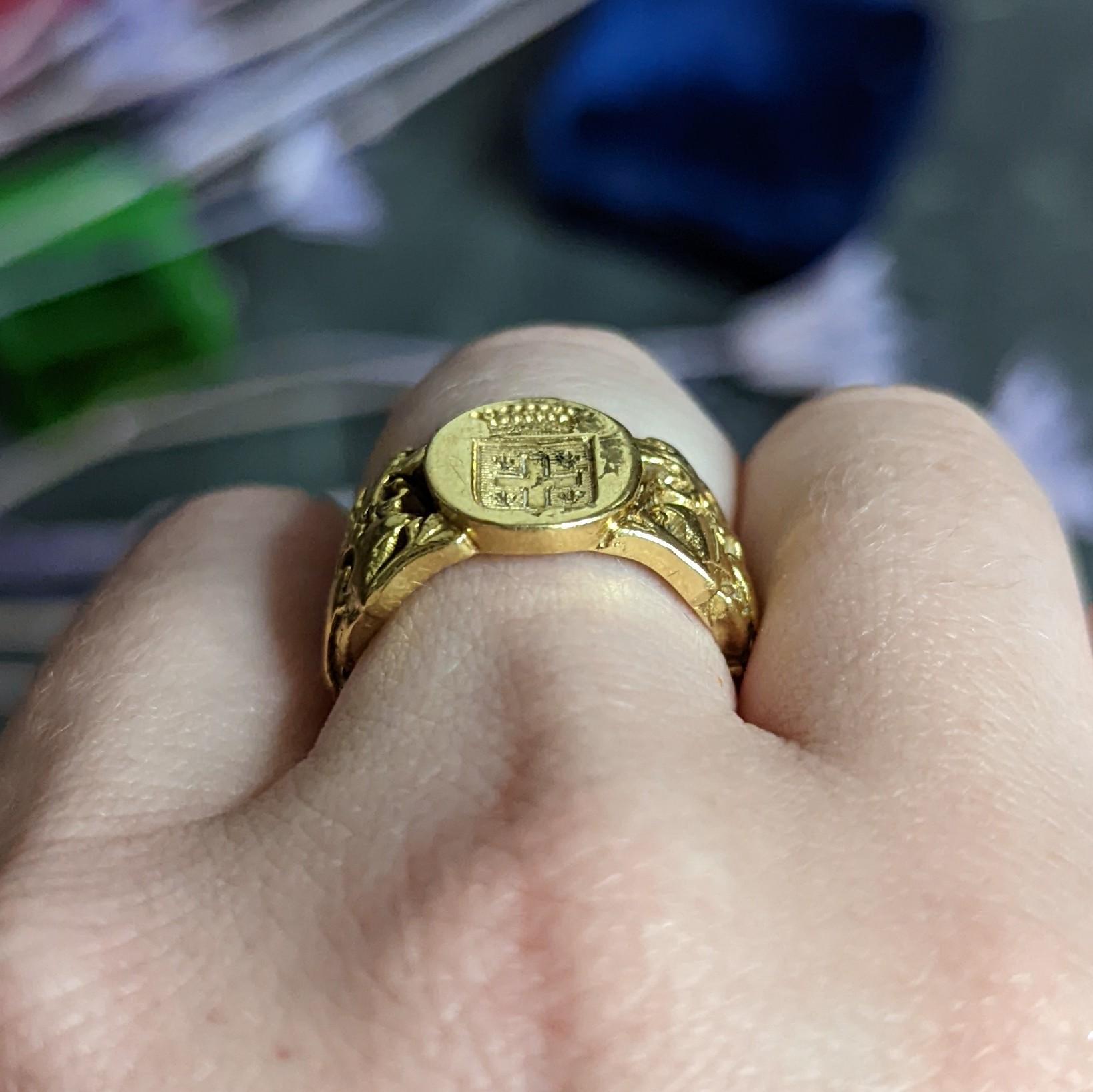 Viktorianischer Siegelring aus 18 Karat Gelbgold mit Unisex-Löwenwappen 8