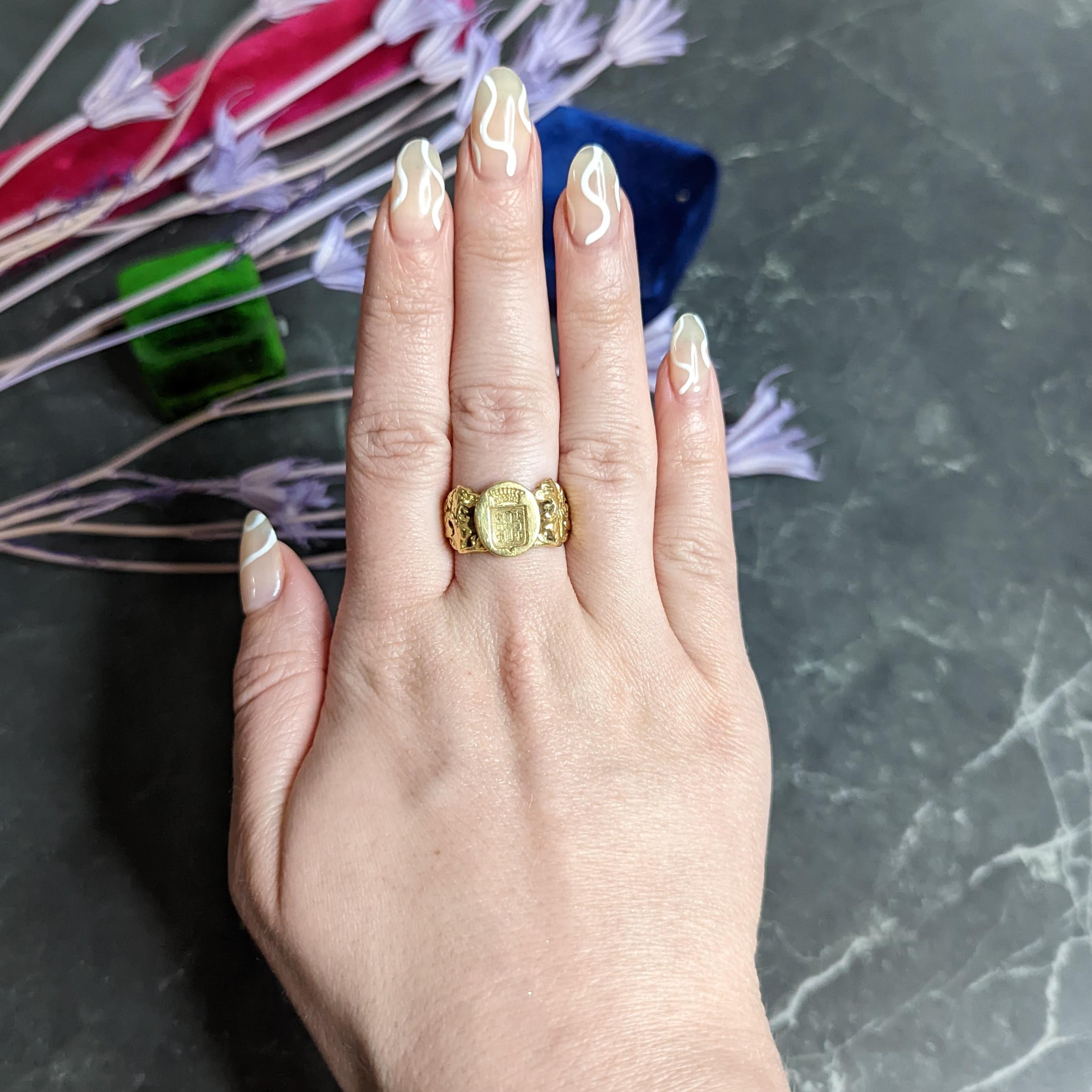 Viktorianischer Siegelring aus 18 Karat Gelbgold mit Unisex-Löwenwappen 6