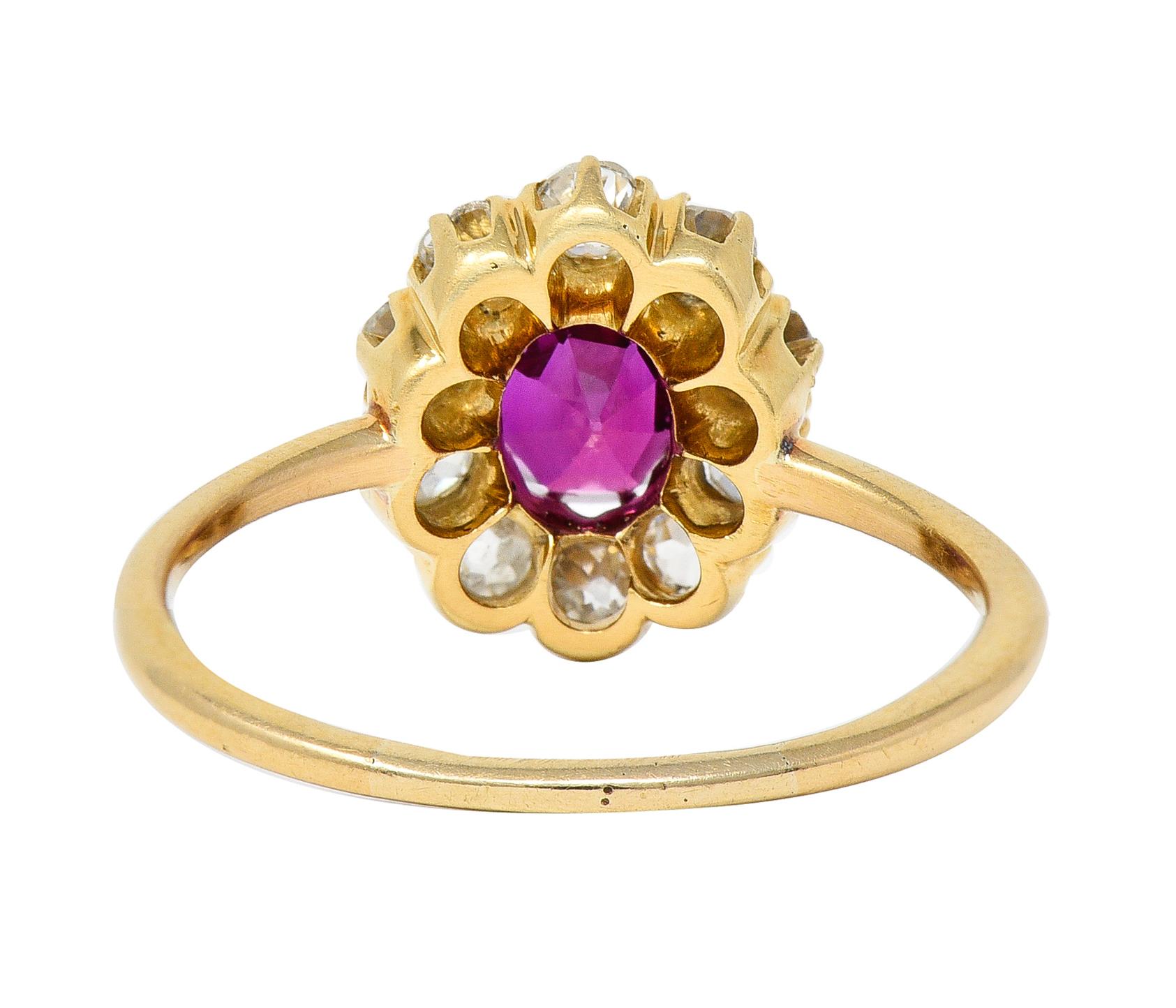 Viktorianischer 1,82 Karat Rubin-Diamant-Cluster-Ring aus 14 Karat Gelbgold im Zustand „Hervorragend“ im Angebot in Philadelphia, PA