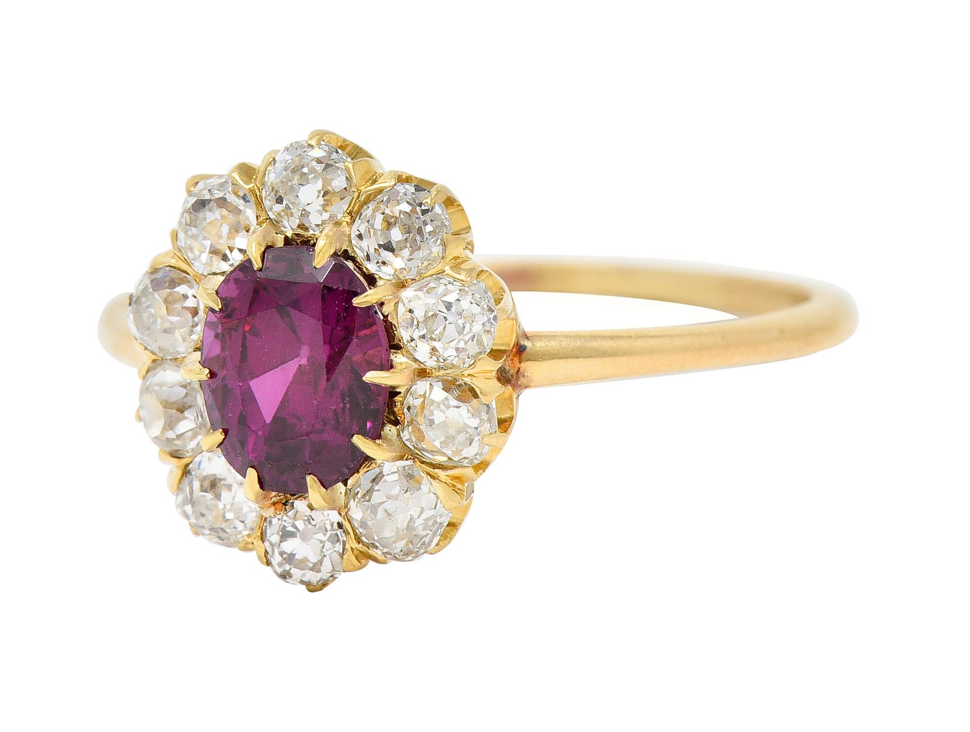 Victorian 1.82 Carats Ruby Diamond 14 Karat Yellow Gold Antique Cluster Ring For Sale 1