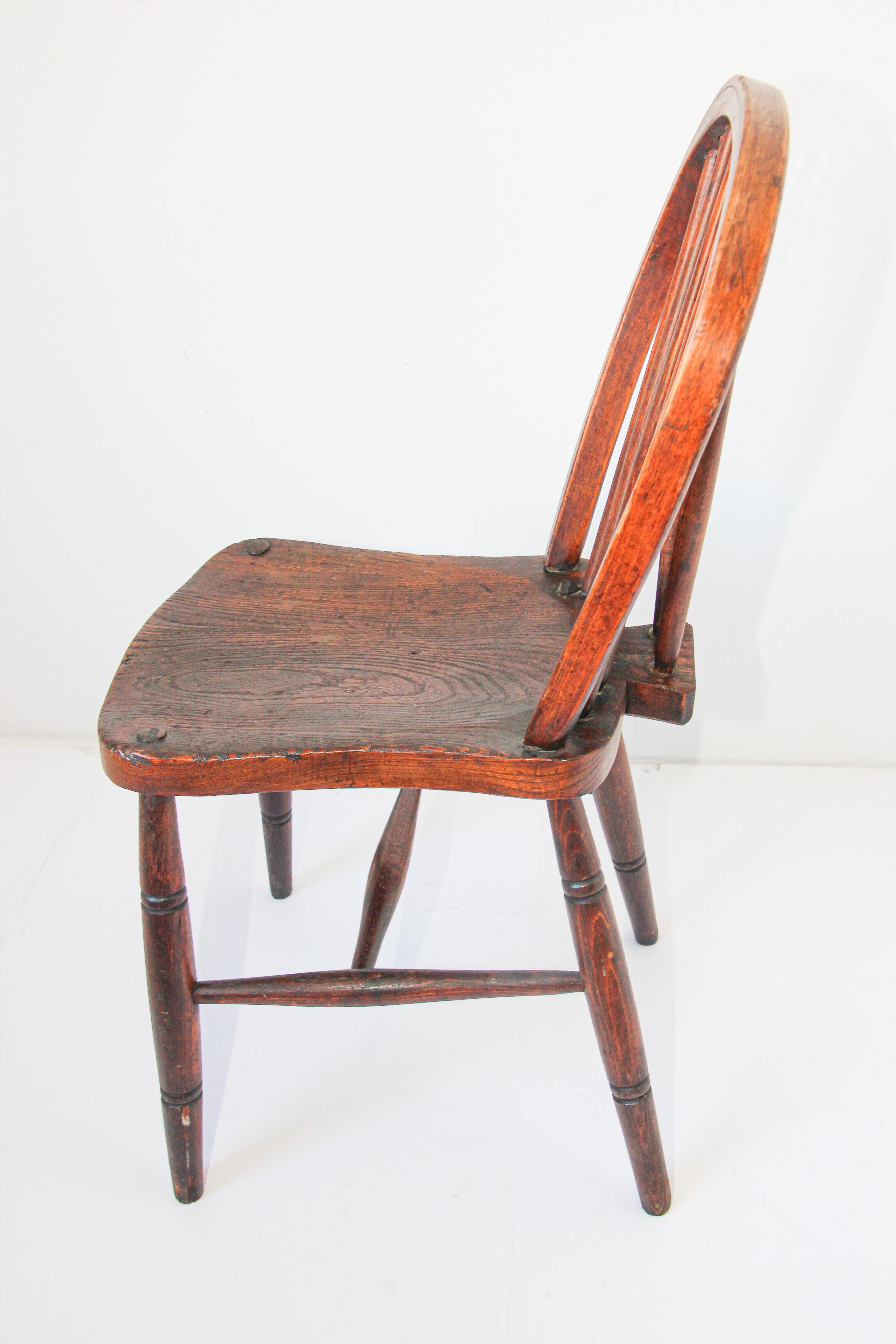 Victorian 1840 Hoop Back Windsor Chair High Wycombe In Good Condition For Sale In North Hollywood, CA