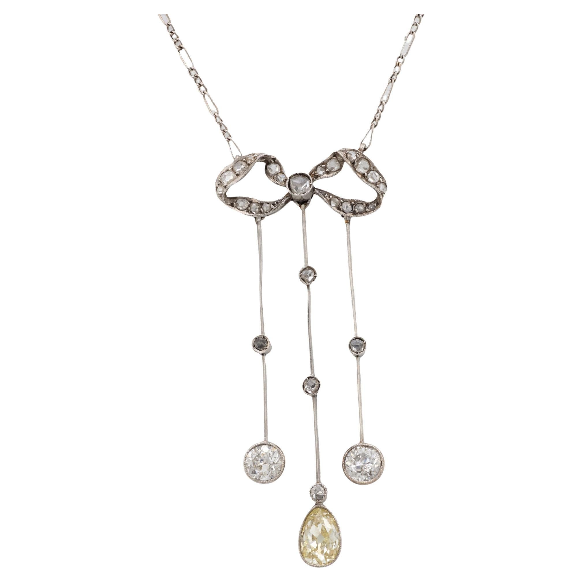 Collier victorien en platine contenant des diamants d'un poids total de 1,85 carat en vente