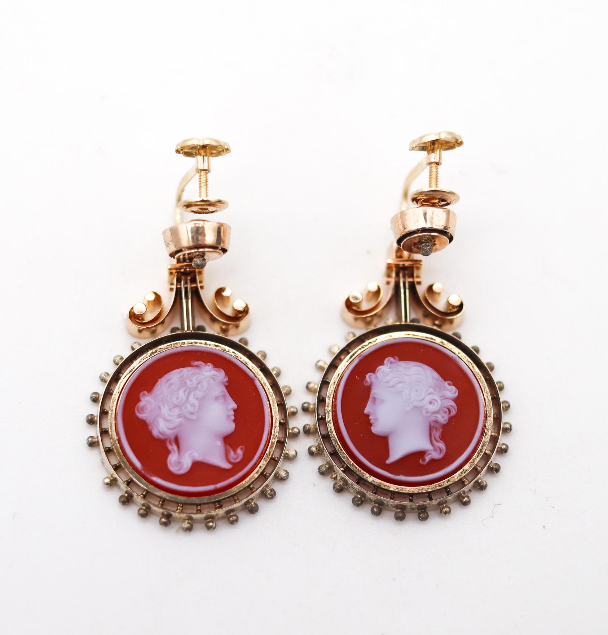 Victorian 1850 Etruscan Revival Dangle Drop Earrings 14Kt Gold & Agates Intaglio In Excellent Condition For Sale In Miami, FL