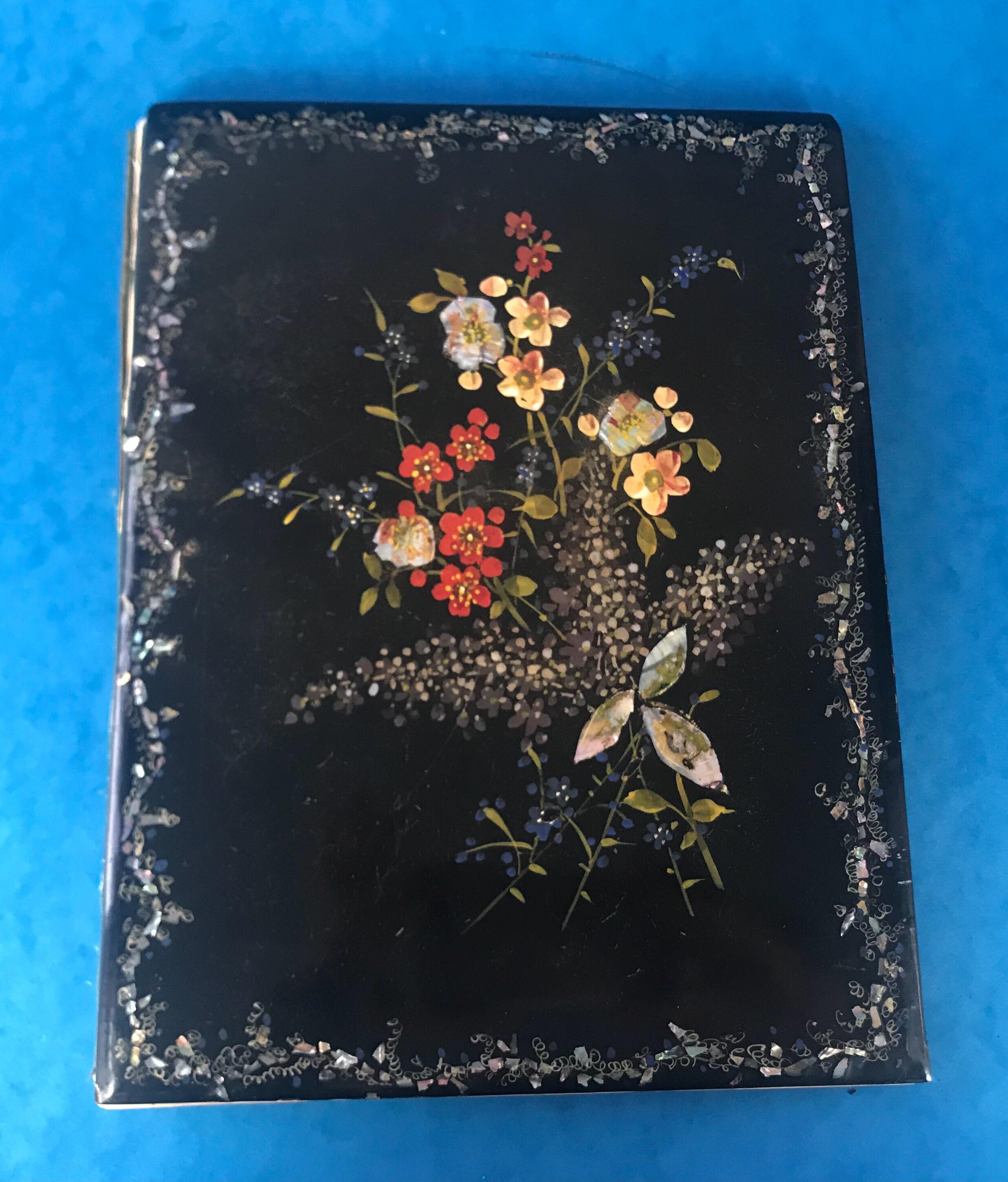 Victorian 1860  Beautifully Hand Painted Papier-mâché Photo Album For Sale 8