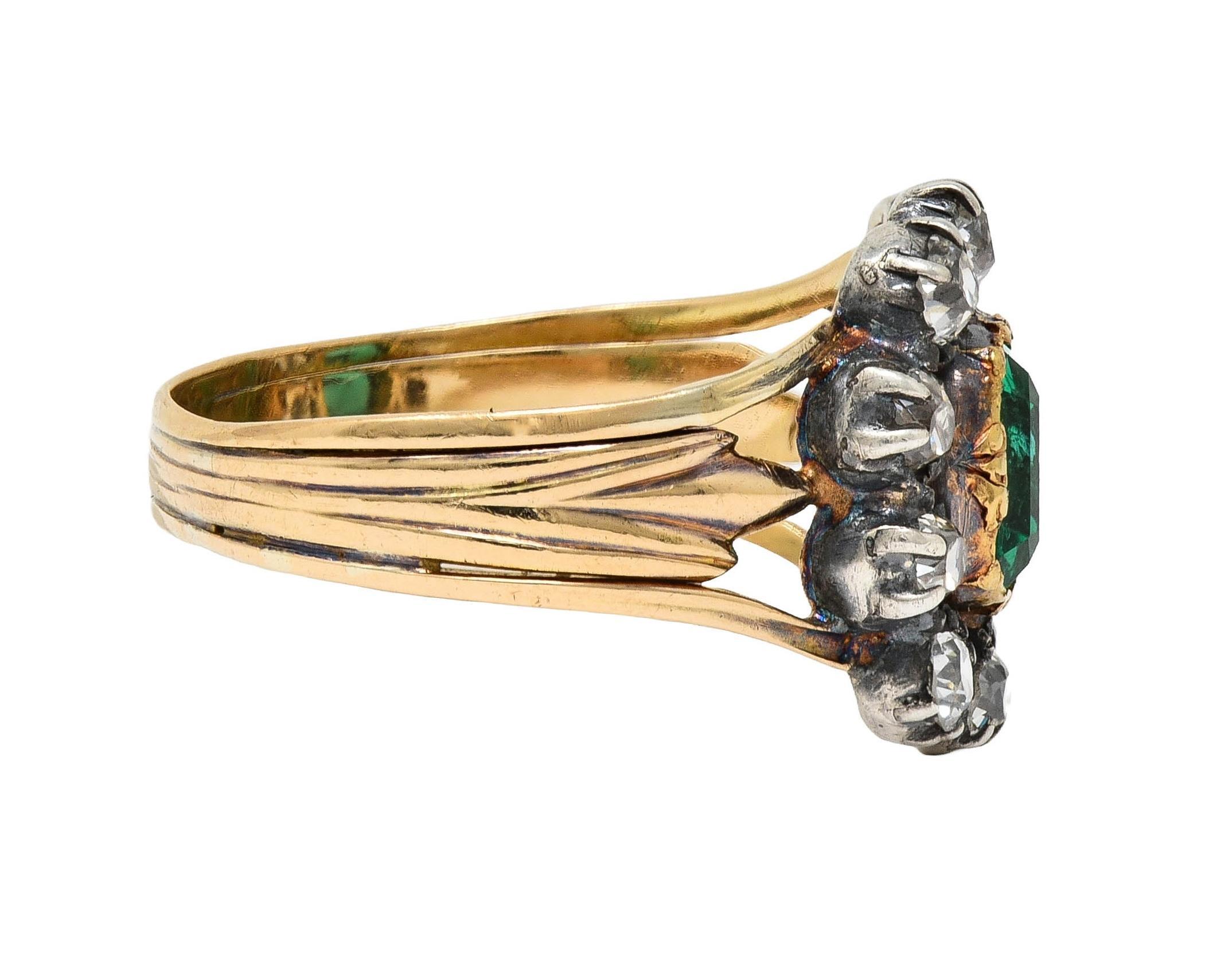 Bague victorienne halo ancienne en or 14 carats avec diamants et émeraude de 1,87 carat, certifiée GIA Excellent état à Philadelphia, PA