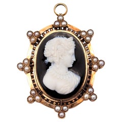 Victorian 1870 Etruscan Revival Agate Cameo Pendant In 15KT Gold Natural Pearls