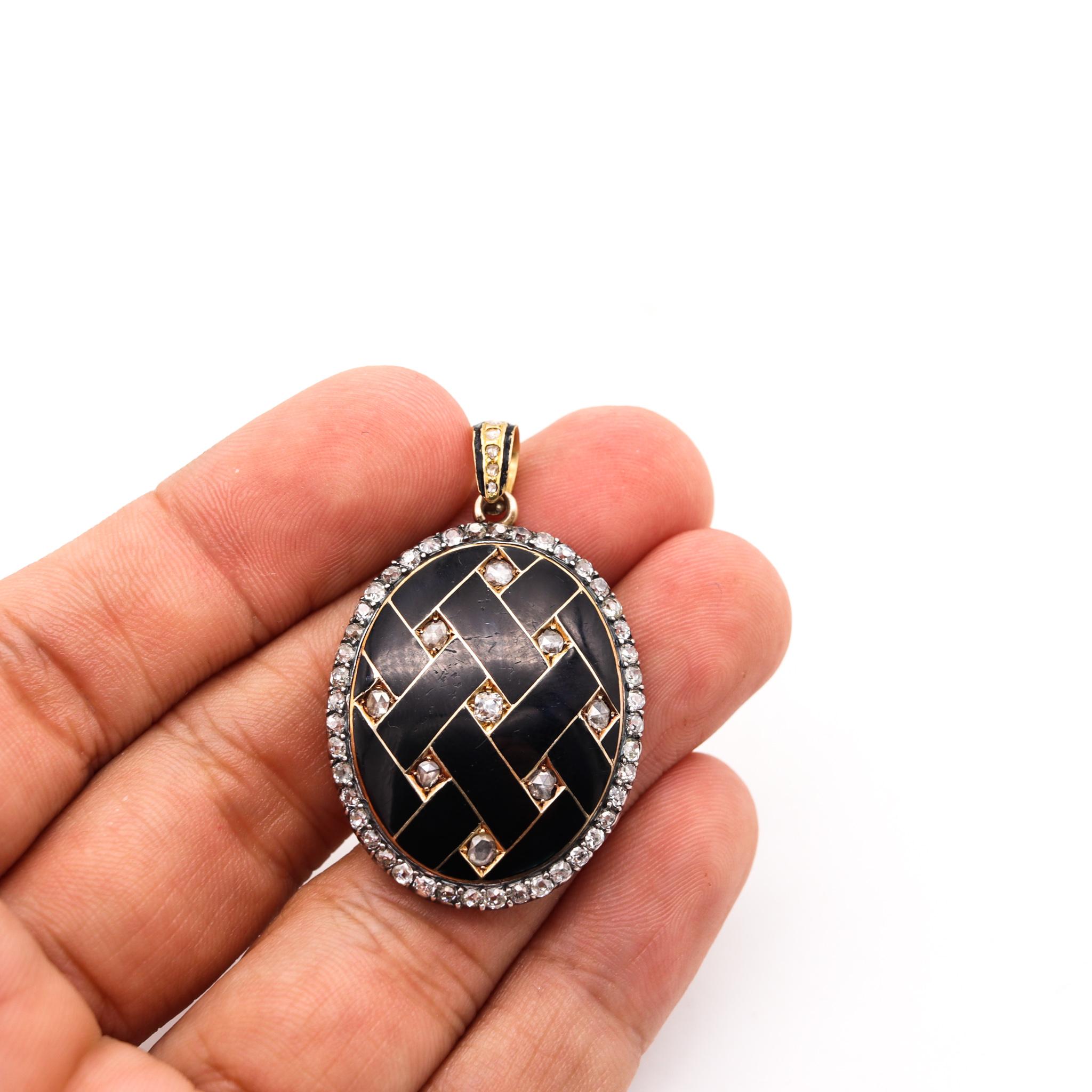 Victorian 1870 Geometric Enameled Oval Pendant Locket in 18kt Gold with Diamonds In Excellent Condition For Sale In Miami, FL