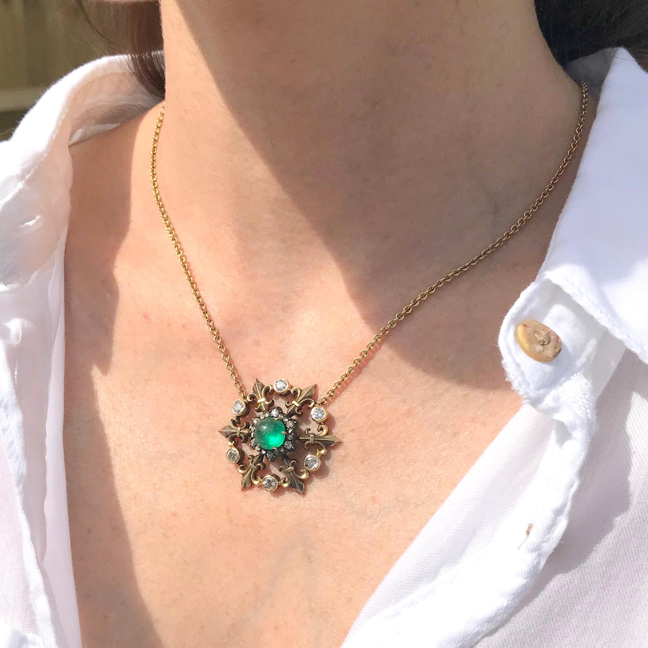A supremely lovely Victorian emerald necklace. The central Colombian cabochon emerald is a bright, verdant green, the colour of which is highlighted by the border of white diamonds set in black, oxidised silver in the surround. Six beautifully
