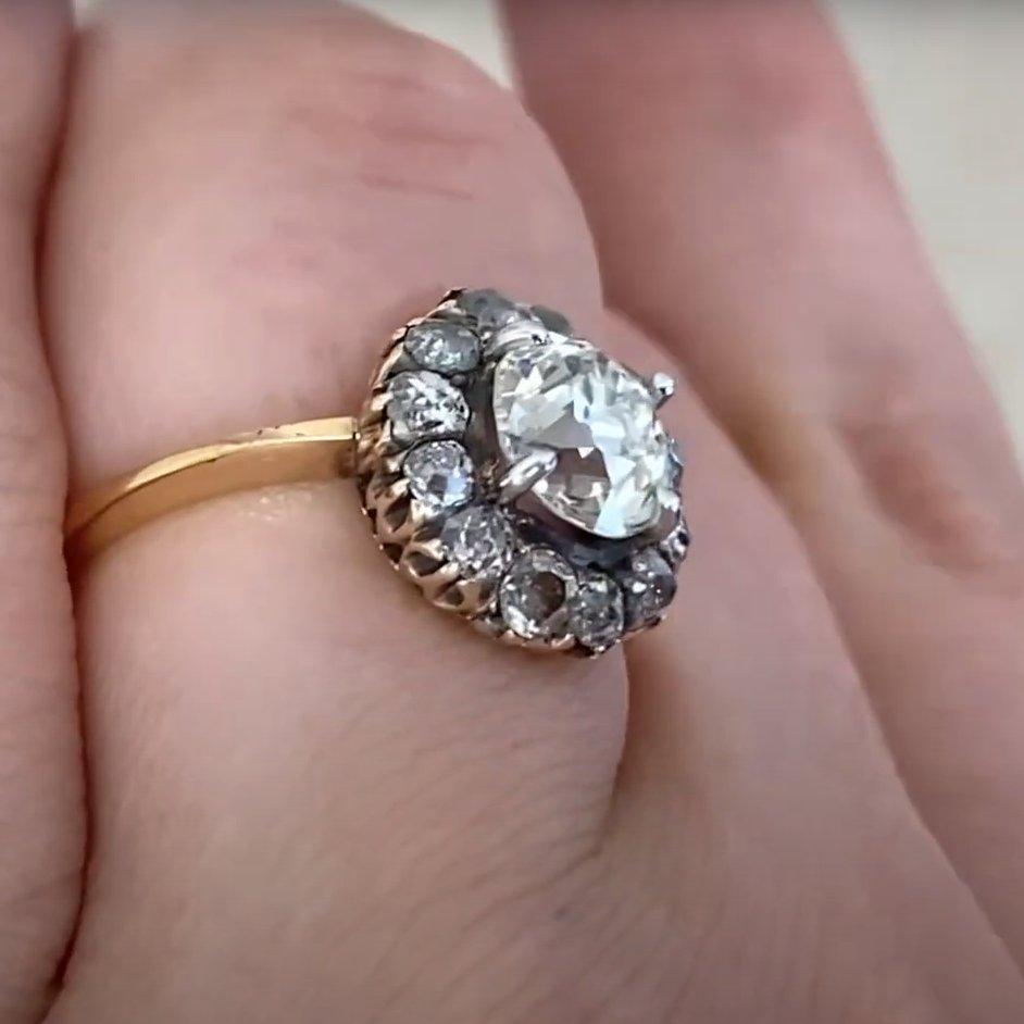 Taille vieille Europe Bague ancienne victorienne de 1880 avec halo de diamants taille européenne ancienne (environ 1,40 carat) en vente