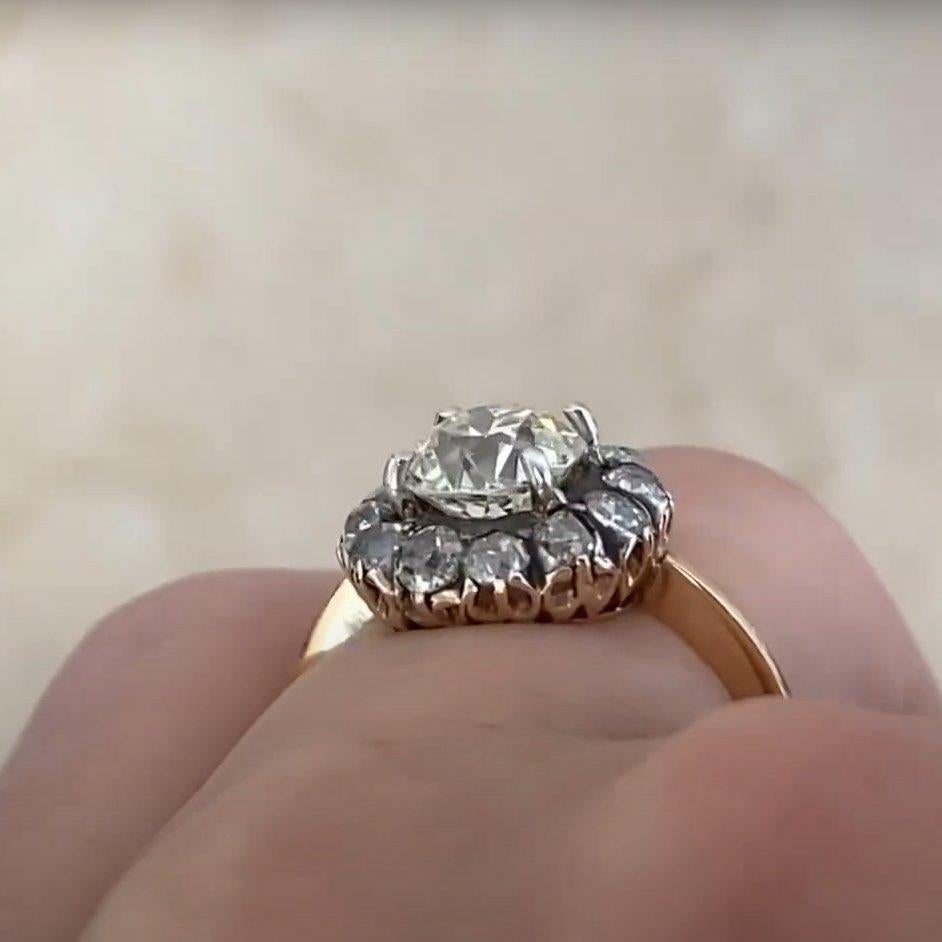 Bague ancienne victorienne de 1880 avec halo de diamants taille européenne ancienne (environ 1,40 carat) Excellent état - En vente à New York, NY