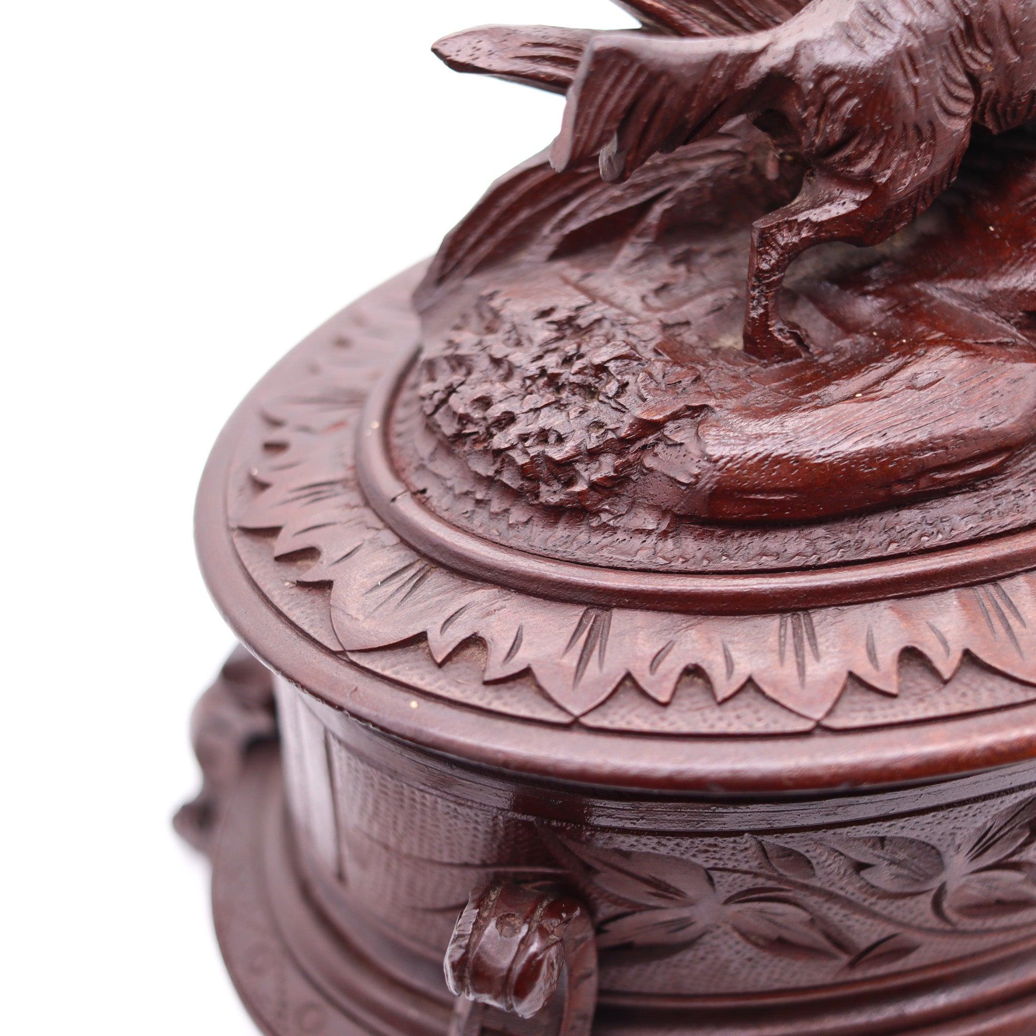 VICTORIAN 1880 Carved Wood Desk Oval Box With Hunting Dog Sculpture For Sale 4