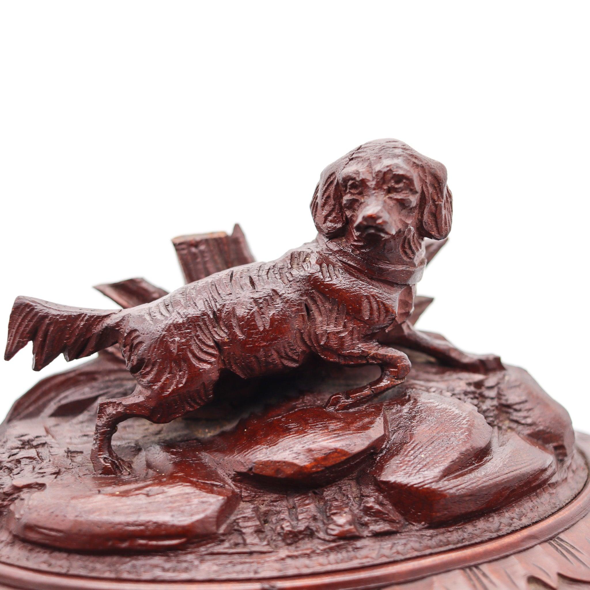 VICTORIAN 1880 Carved Wood Desk Oval Box With Hunting Dog Sculpture For Sale 5