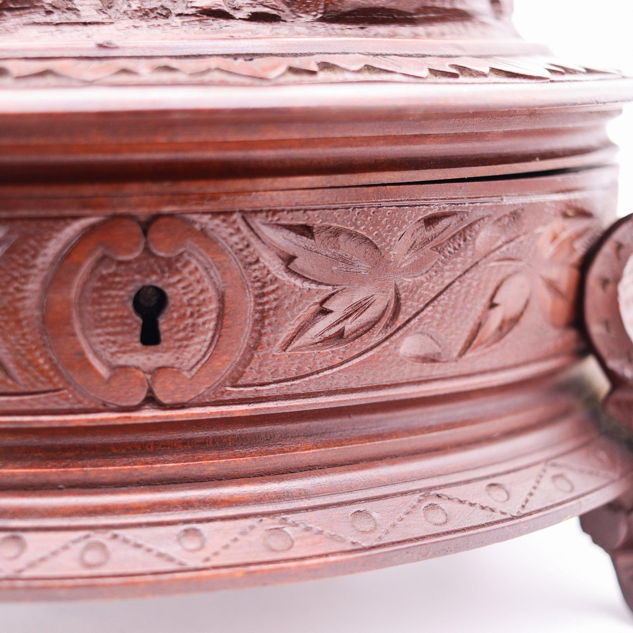 VICTORIAN 1880 Carved Wood Desk Oval Box With Hunting Dog Sculpture For Sale 6