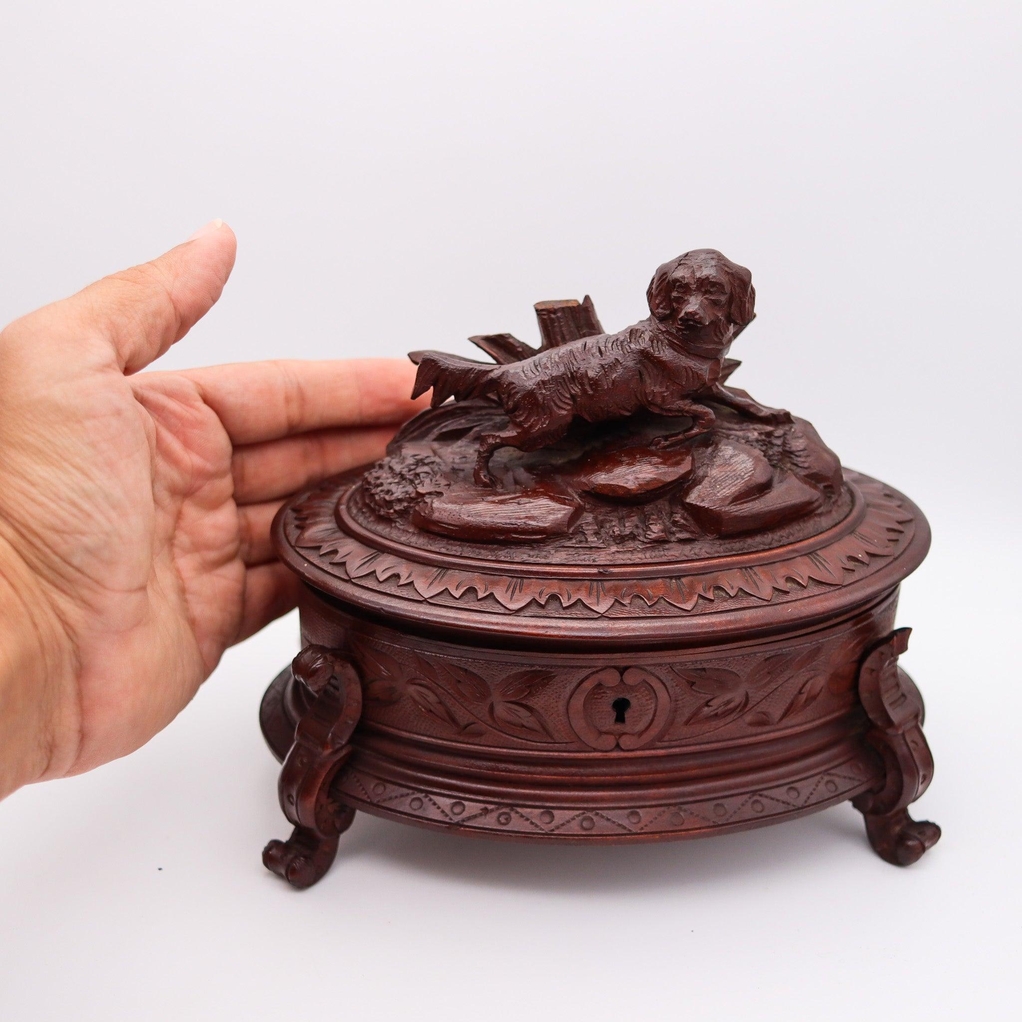 VICTORIAN 1880 Carved Wood Desk Oval Box With Hunting Dog Sculpture For Sale 7