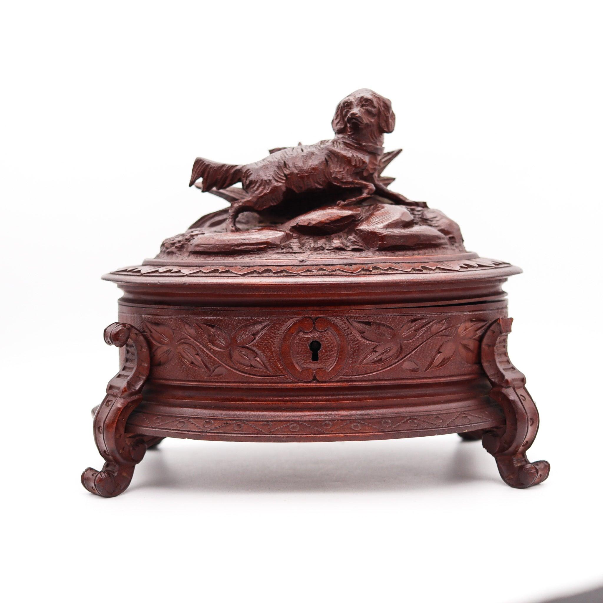 Late Victorian VICTORIAN 1880 Carved Wood Desk Oval Box With Hunting Dog Sculpture For Sale