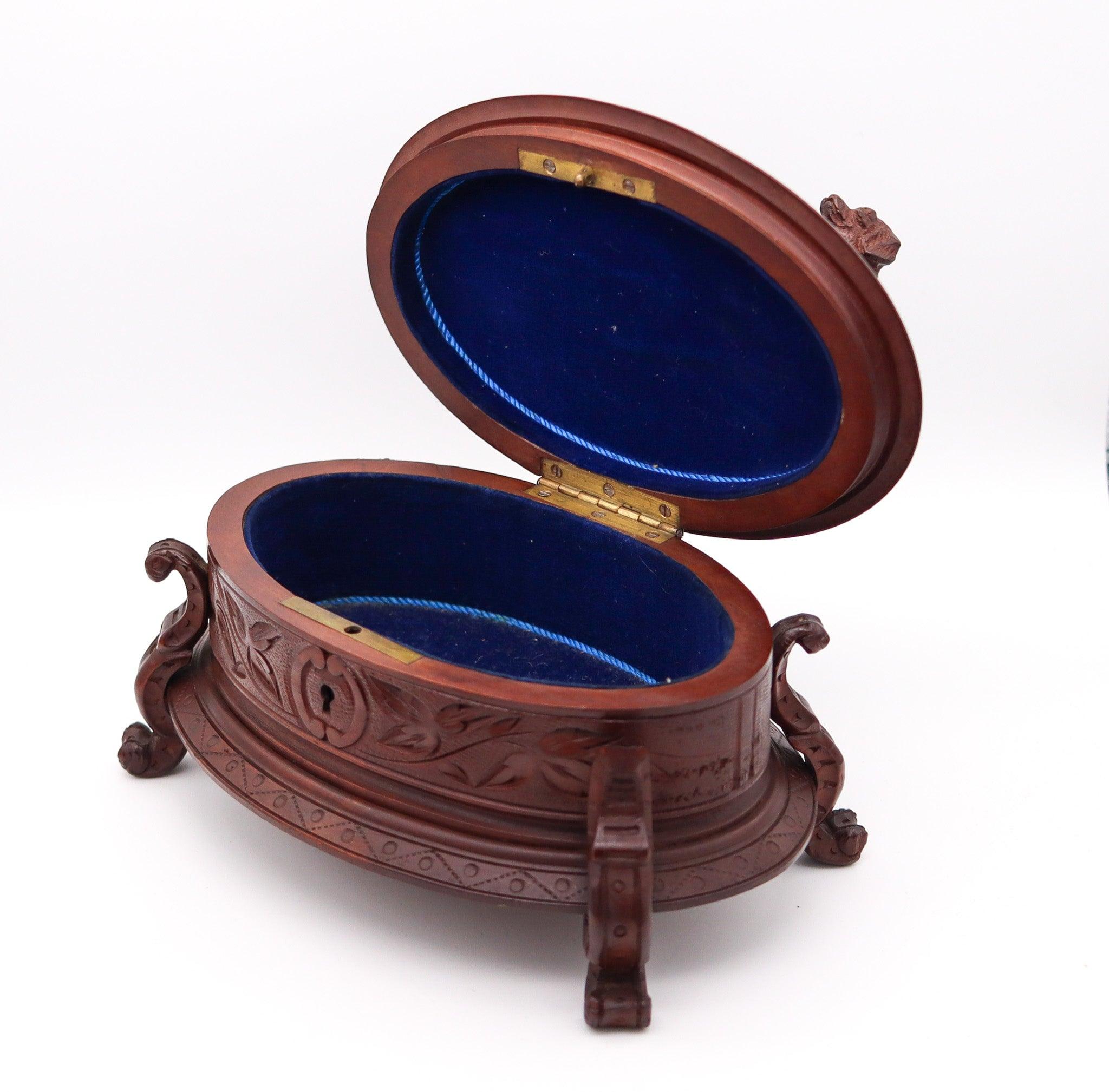 VICTORIAN 1880 Carved Wood Desk Oval Box With Hunting Dog Sculpture For Sale 2