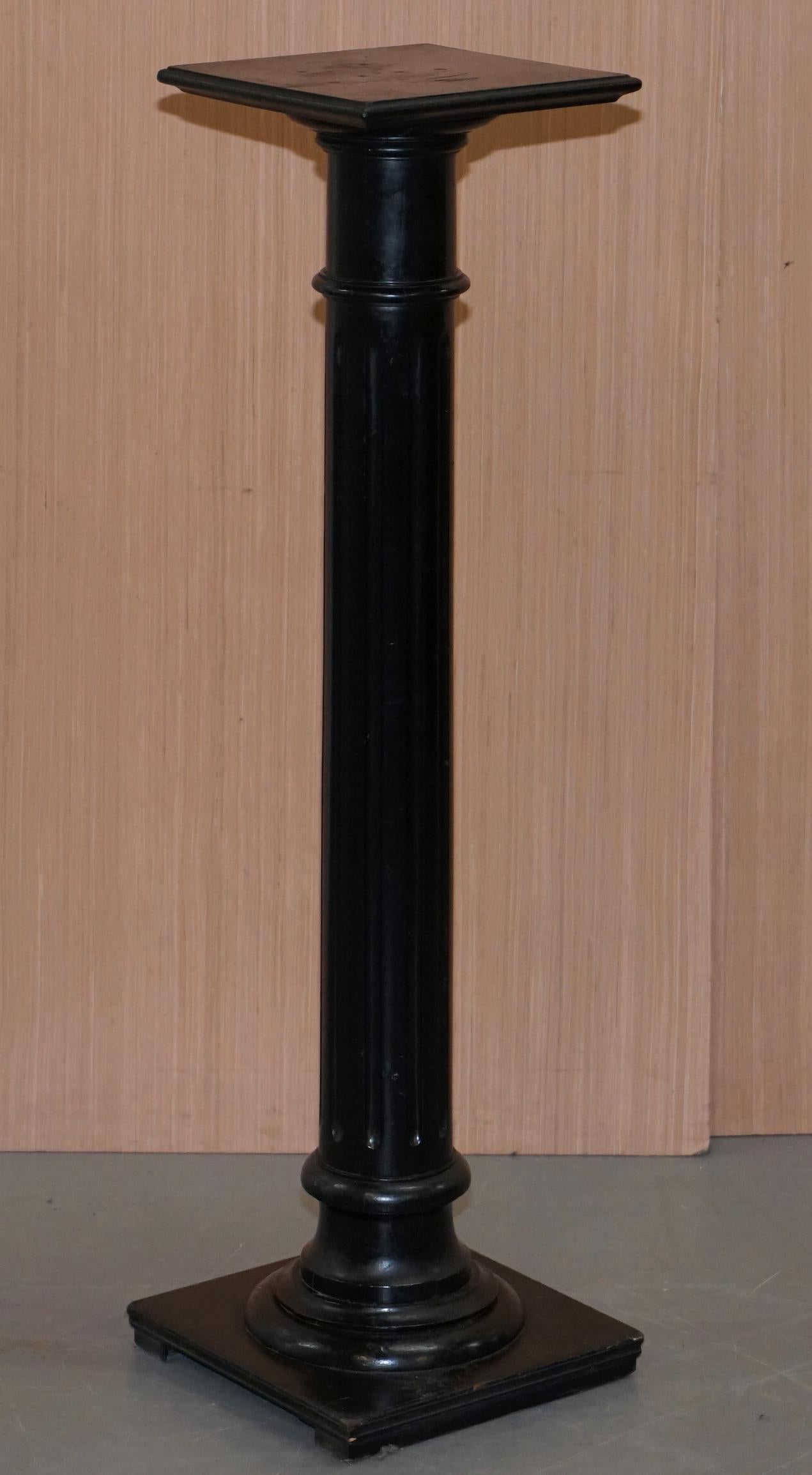 English Victorian 1880 Corinthian Pillar Oak Ebonized Black Pedestal Stand for Antiques