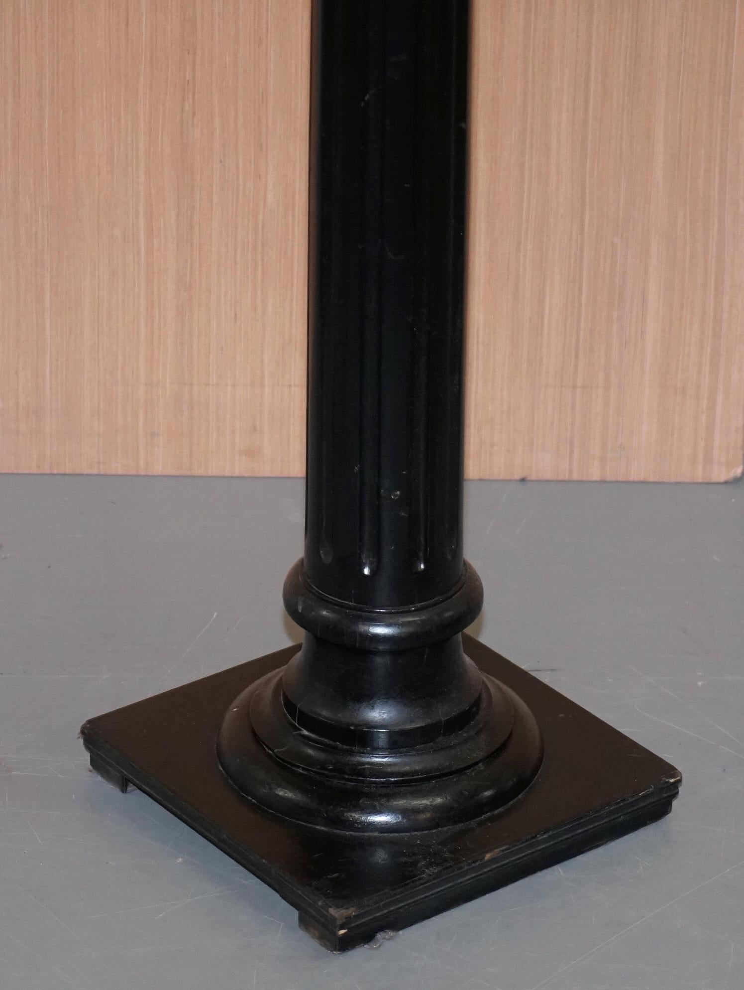 Hand-Crafted Victorian 1880 Corinthian Pillar Oak Ebonized Black Pedestal Stand for Antiques