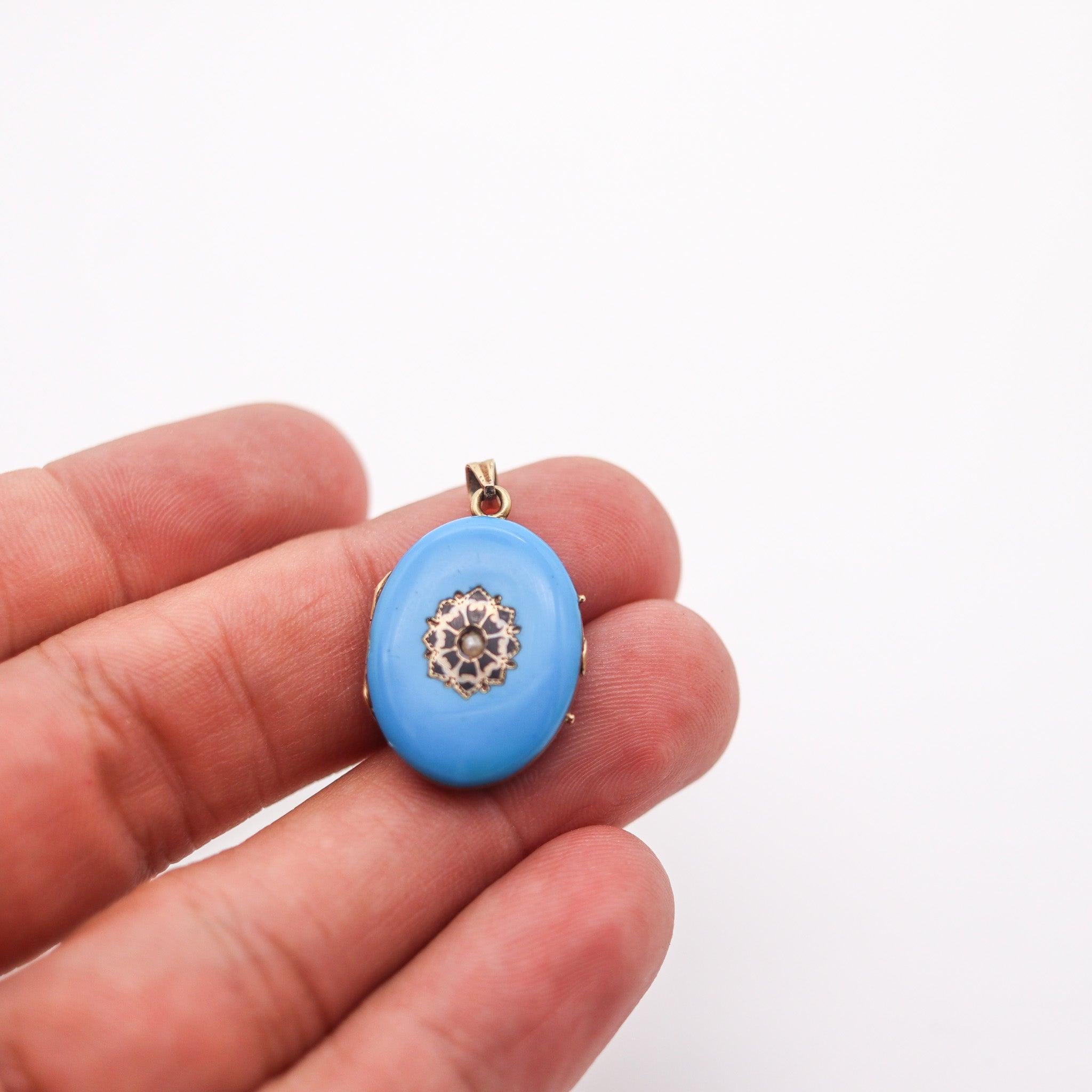 VICTORIAN 1880 England Blue Enameled Pendant Locked In 14Kt Yellow Gold 1