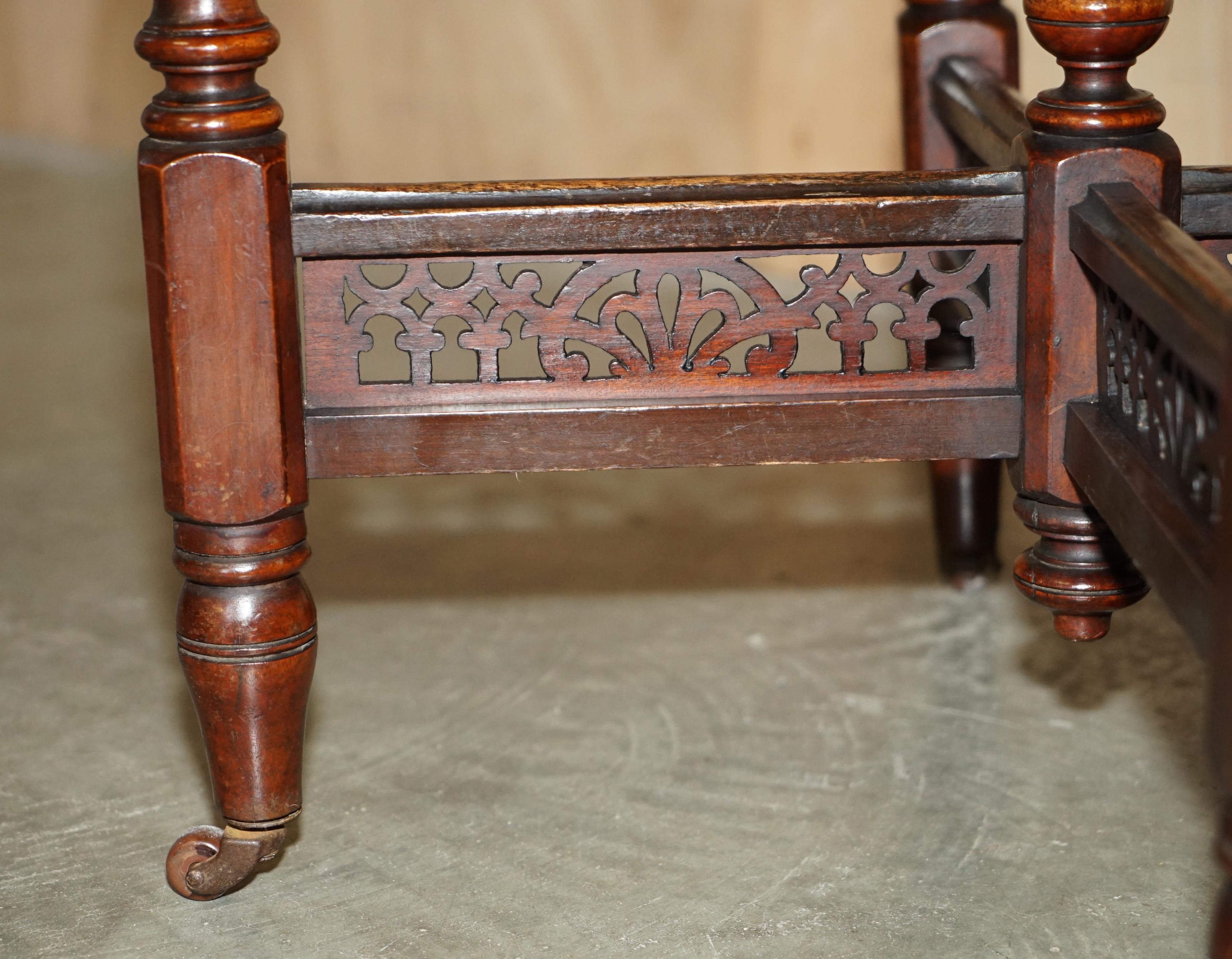 English VICTORiAN 1880 ENGLISH AESTHETIC MOVEMENT CHESS BOARD TABLE + STAUNTON CHESS SET For Sale