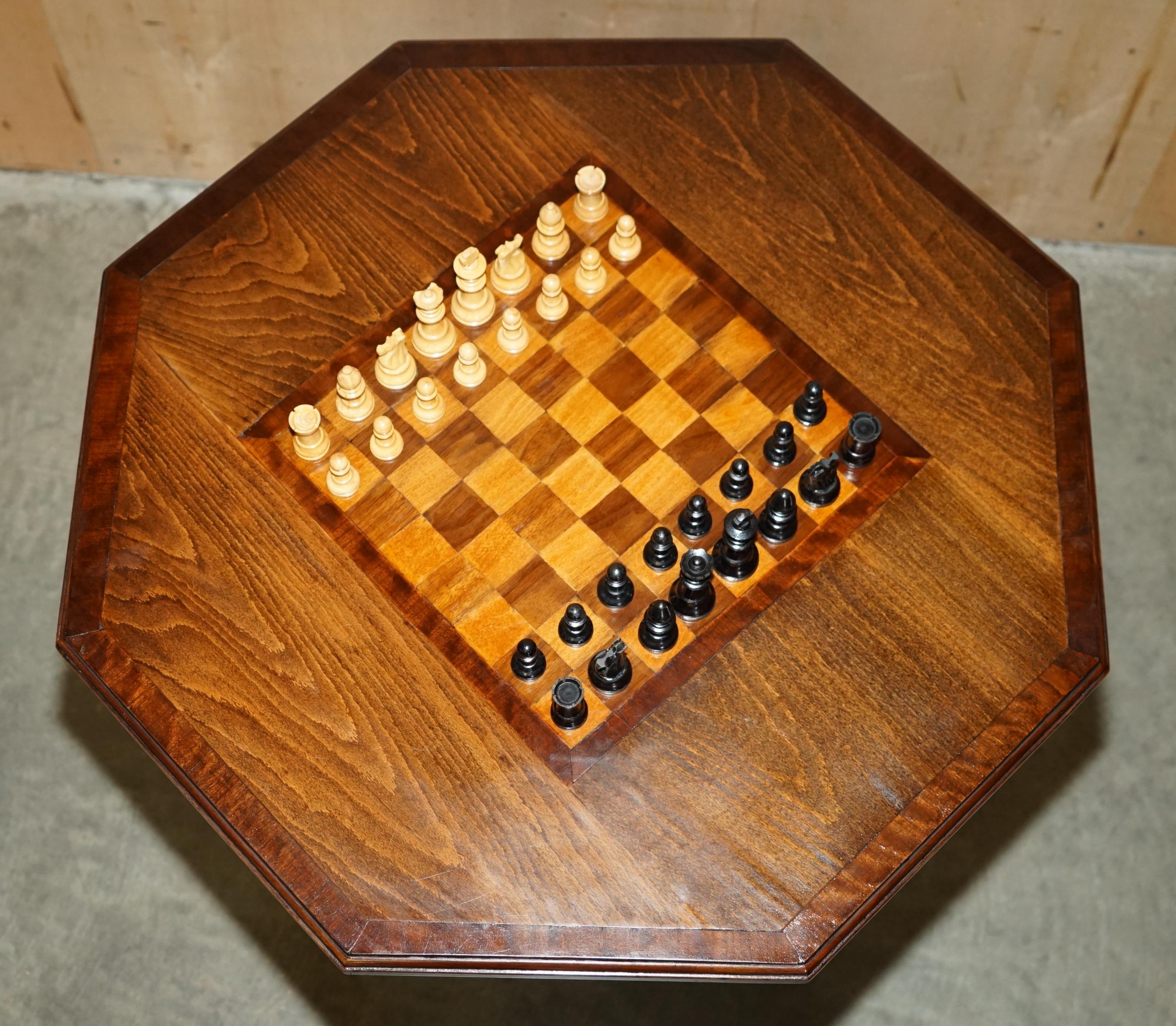 Oak VICTORiAN 1880 ENGLISH AESTHETIC MOVEMENT CHESS BOARD TABLE + STAUNTON CHESS SET For Sale