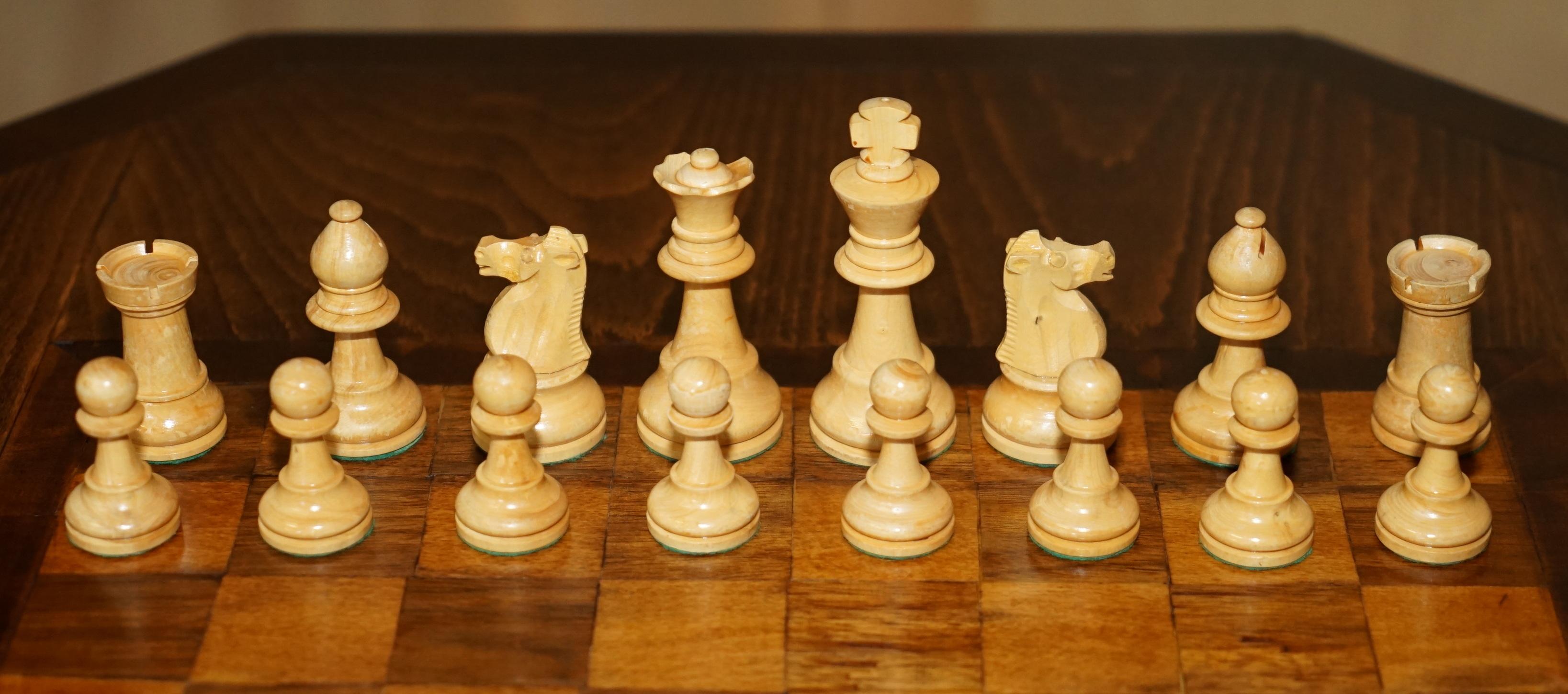 VICTORiAN 1880 ENGLISH AESTHETIC MOVEMENT CHESS BOARD TABLE + STAUNTON CHESS SET For Sale 1
