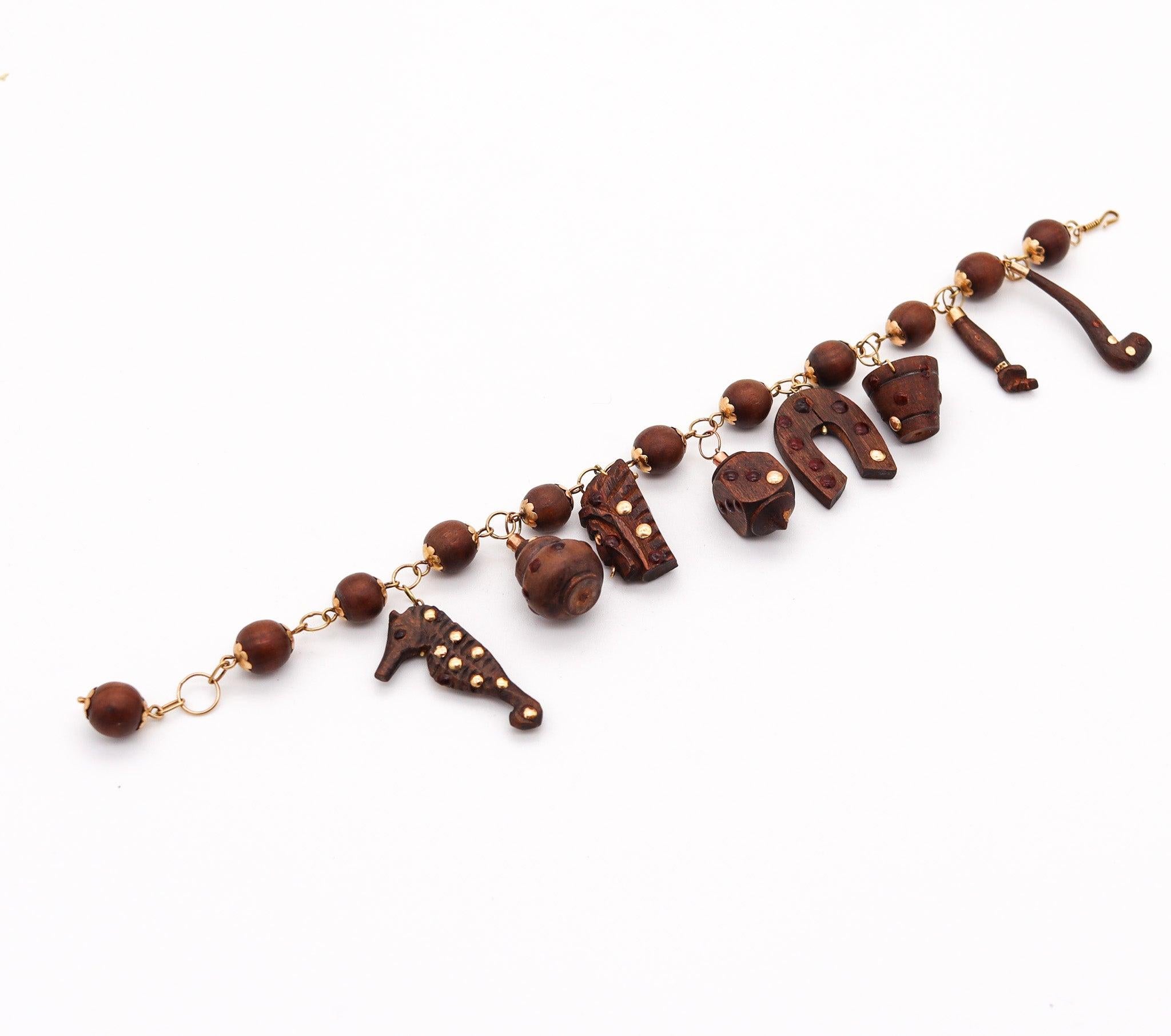 VICTORIAN 1880 Exceptional Charms Bracelet In Wood Mounted In 18Kt Yellow Gold For Sale 2