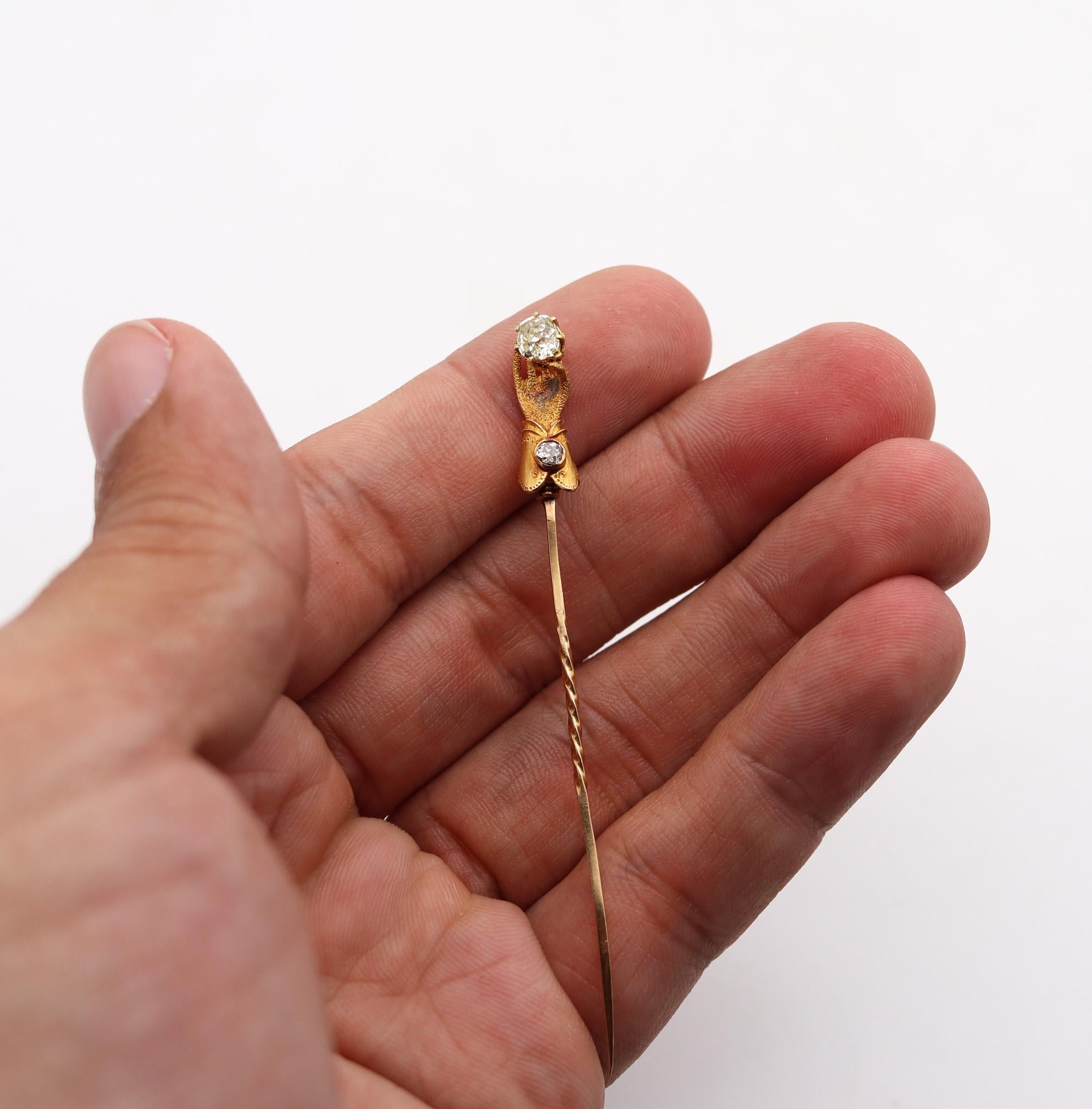 Victorian 1880 Hand Glove Stick Pin in 18 Karat Gold with Two Rose Cut Diamonds For Sale 1